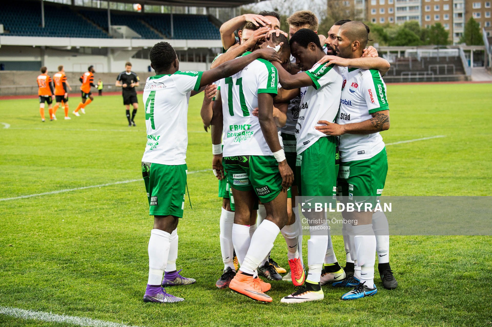 Prespa Birliks Sadat Karim jublar med lagkamraterna efter 2-0 under fotbollsmatchen i Division 1 mellan Prespa Birlik och Kristianstad den 16 maj 2016 i Malmö.