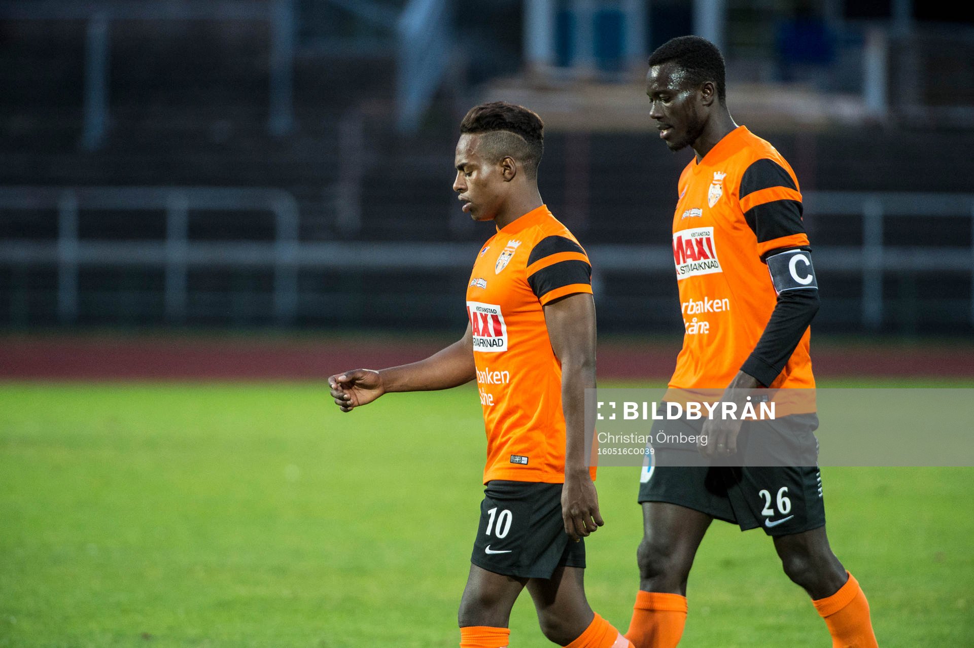 Kristianstads Nahom Netabay och Mohammed Mbye deppar