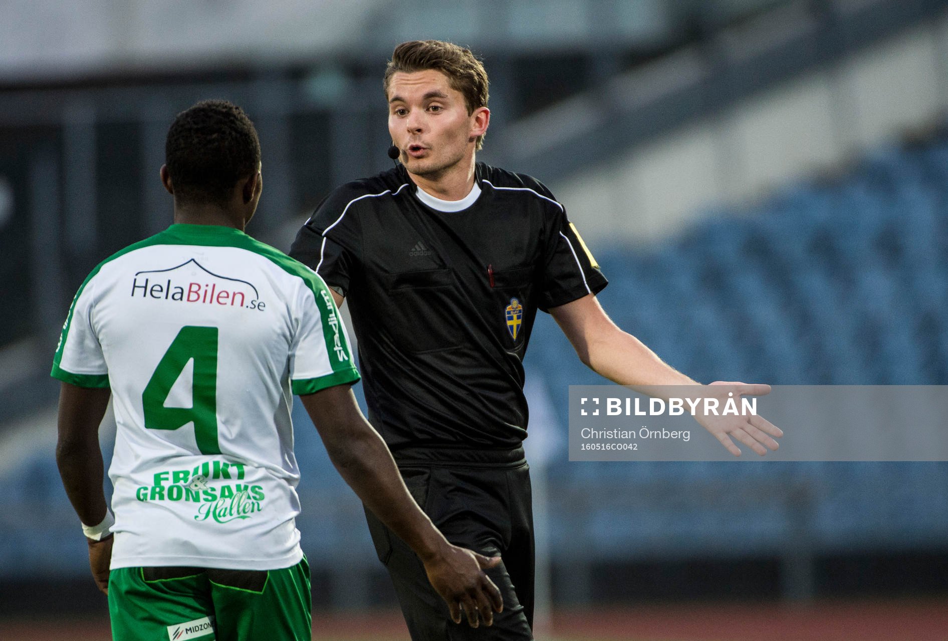 Prespa Birliks David Abaya i samtal med domaren Joakim