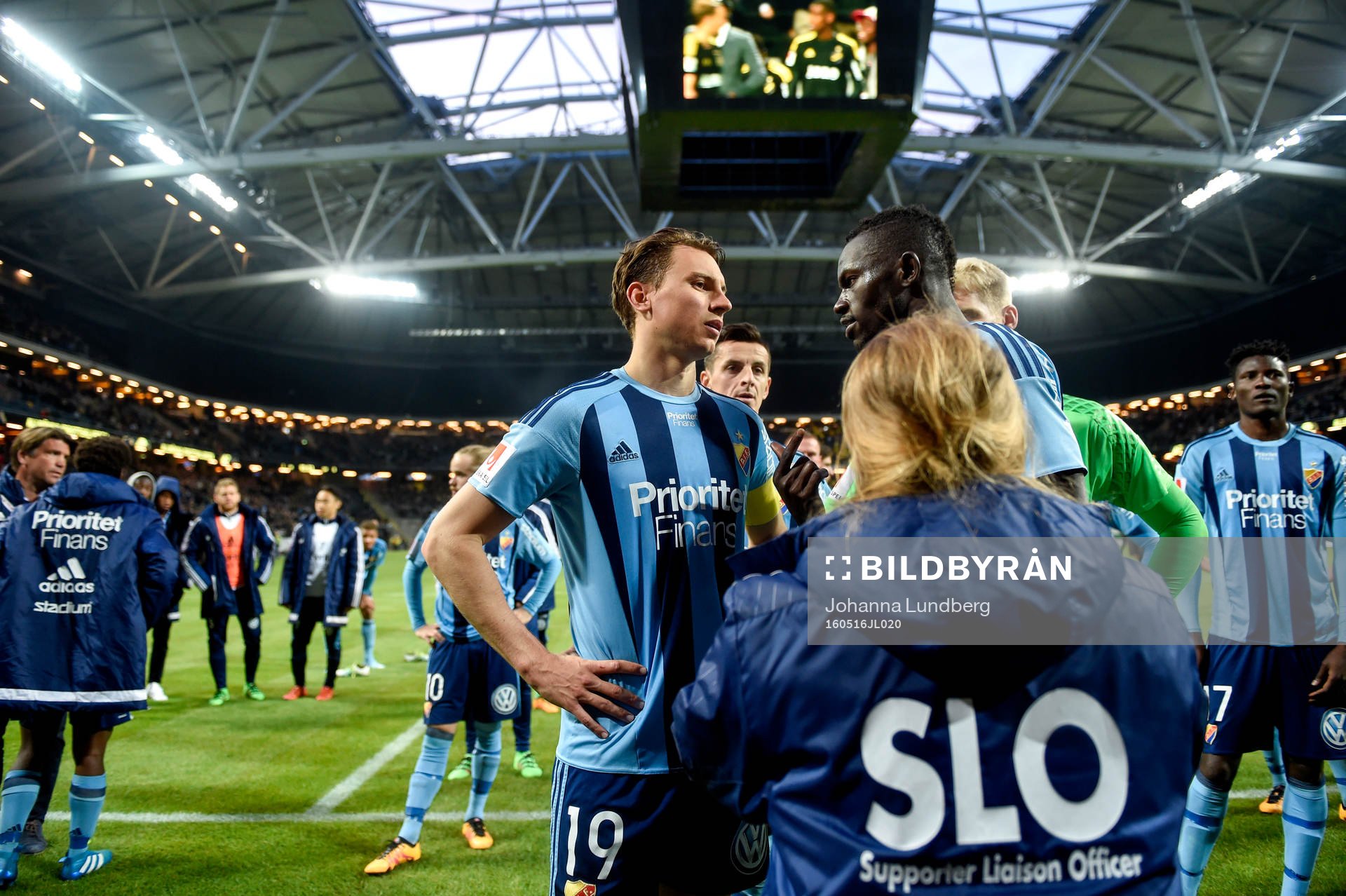 Djurgårdens Marcus Hansson och Omar Colley pratar med SLO
