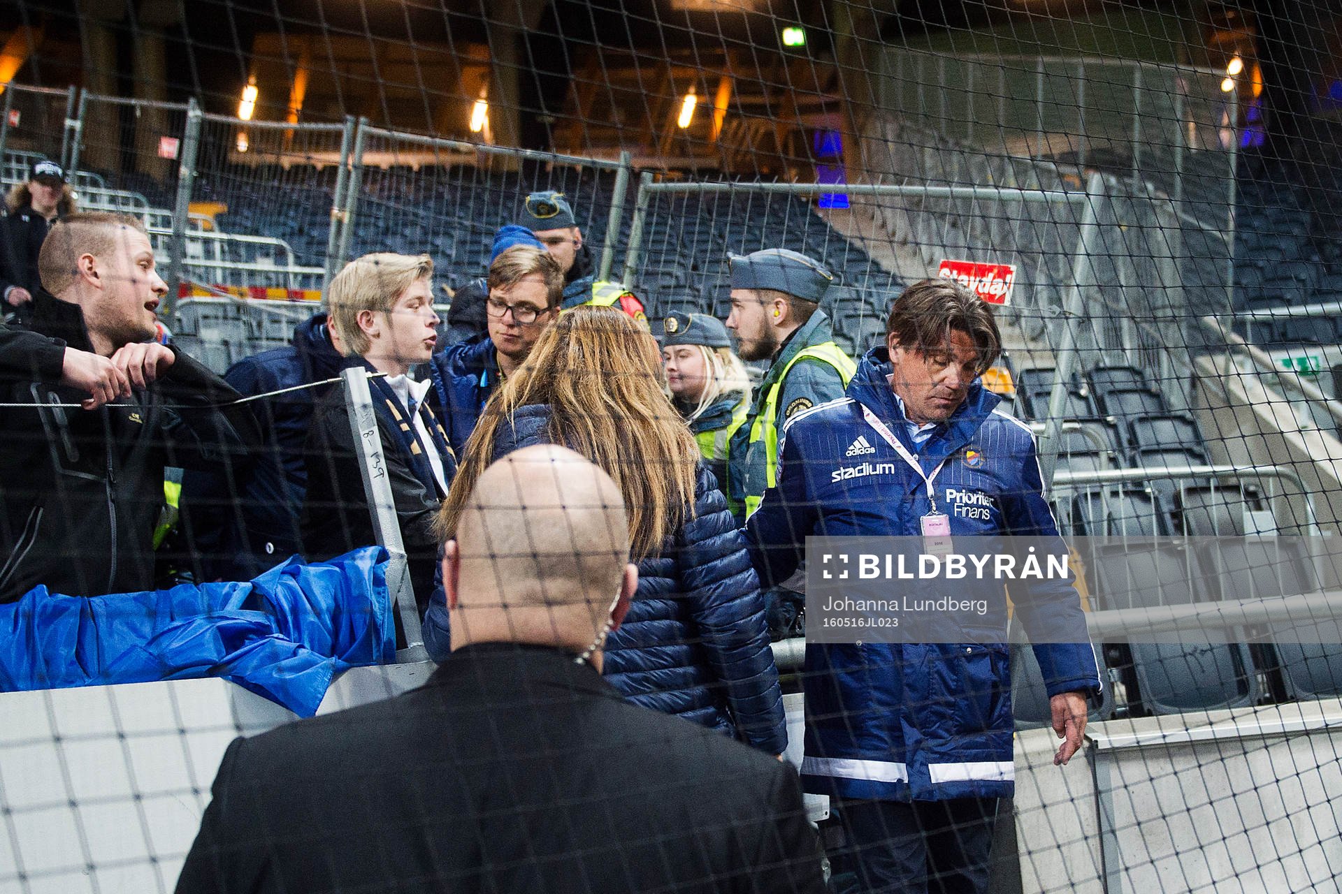 Djurgårdens sportchef Bo Andersson är framme och pratar
