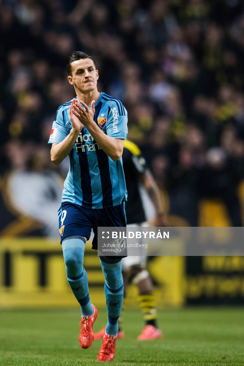 Djurgårdens Haris Radetinac tackar publiken när han bli