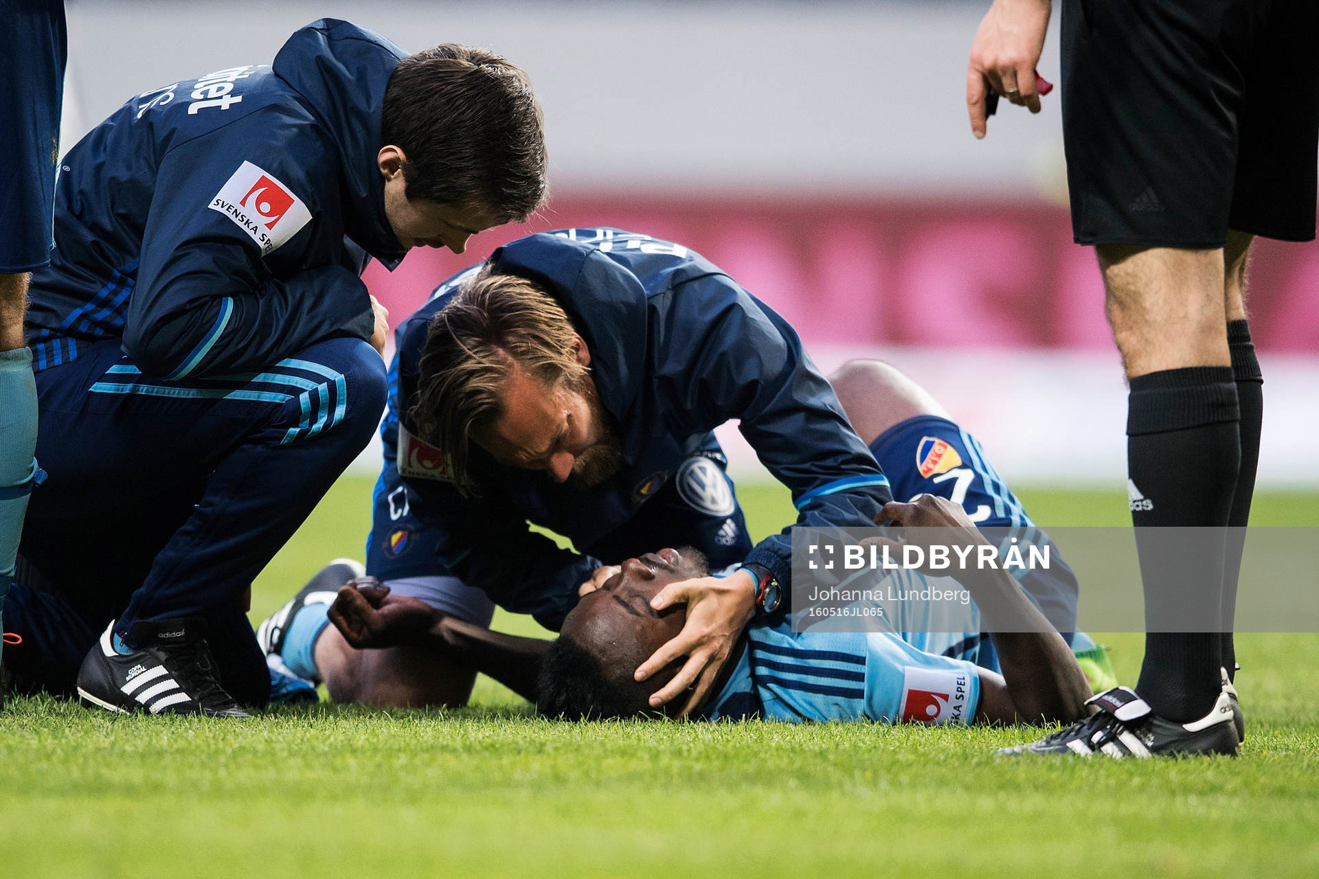 Djurgårdens Sam Johnson får vård
