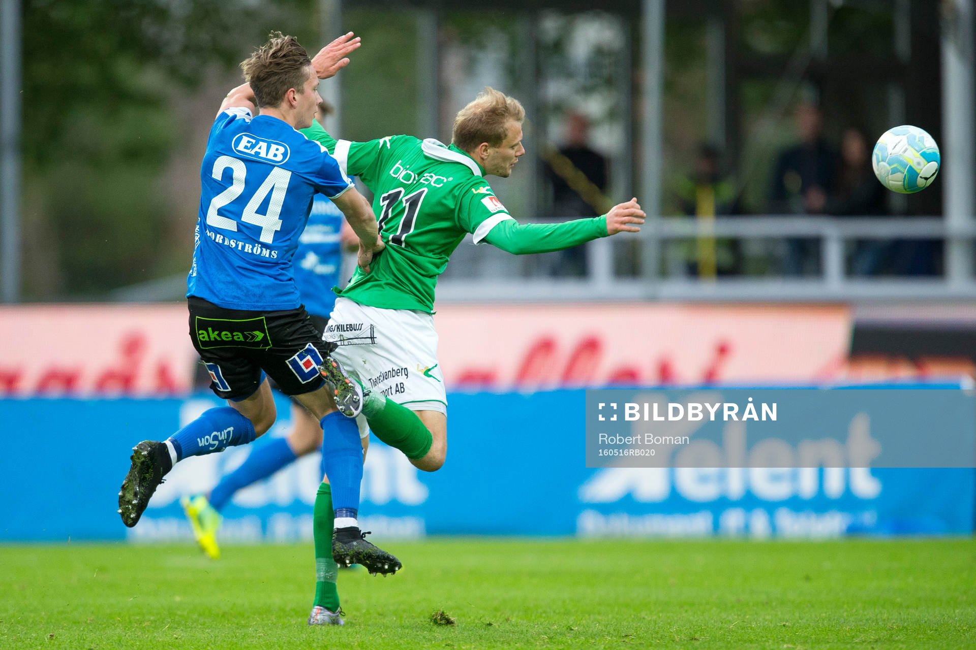 Halmstads Simon Silverholt och Ljungskiles Jakob Olsson