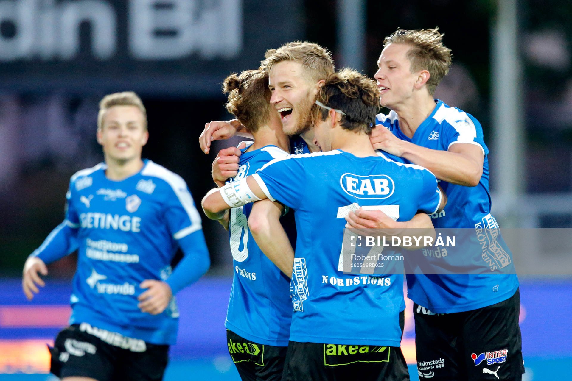 Halmstads Alexander Ruud Tveter jublar efter 1-0 under fotbollsmatchen i Superettan mellan Halmstad och Ljungskile den 16 Maj 2016 i Halmstad.