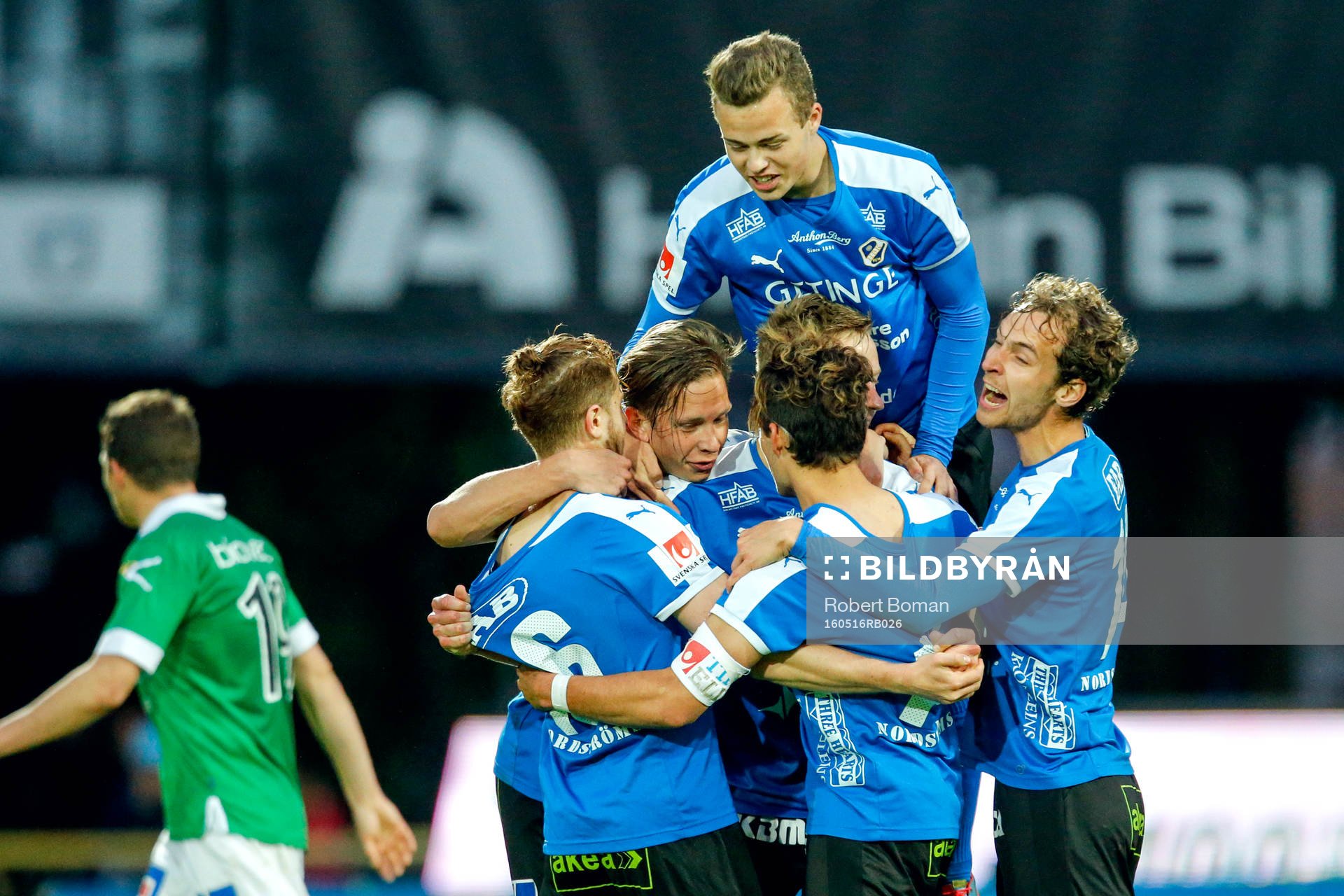 Halmstads Alexander Ruud Tveter jublar efter 1-0 under fotbollsmatchen i Superettan mellan Halmstad och Ljungskile den 16 Maj 2016 i Halmstad.