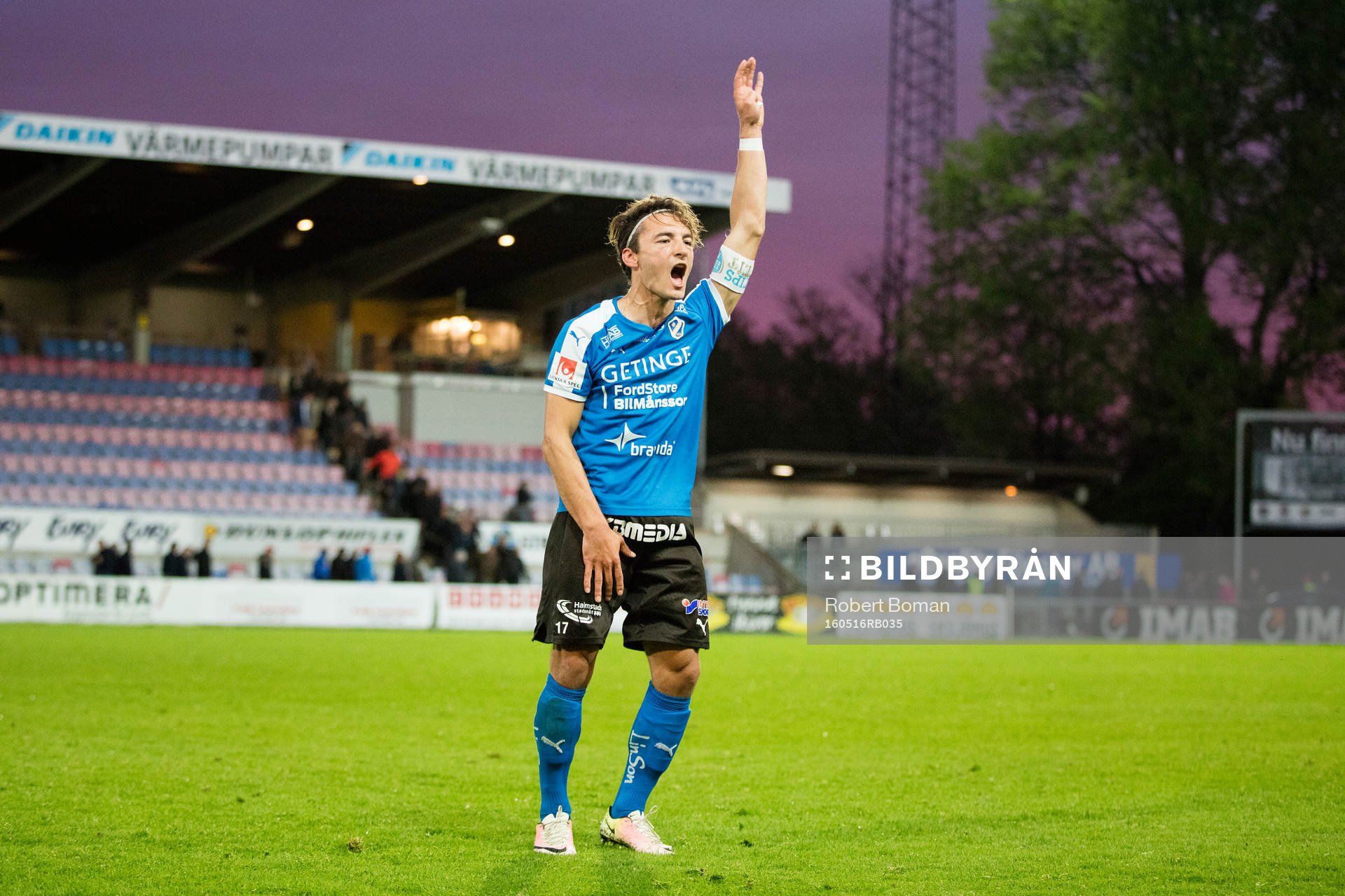 Halmstads Sead Haksabanovic jublar efter fotbollsmatchen i Superettan mellan Halmstad och Ljungskile den 16 Maj 2016 i Halmstad.