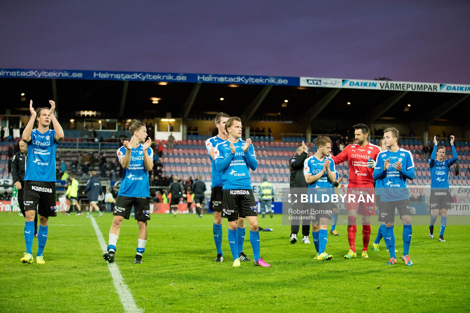 Halmstads spelare jublar efter fotbollsmatchen i Superettan mellan Halmstad och Ljungskile den 16 Maj 2016 i Halmstad.