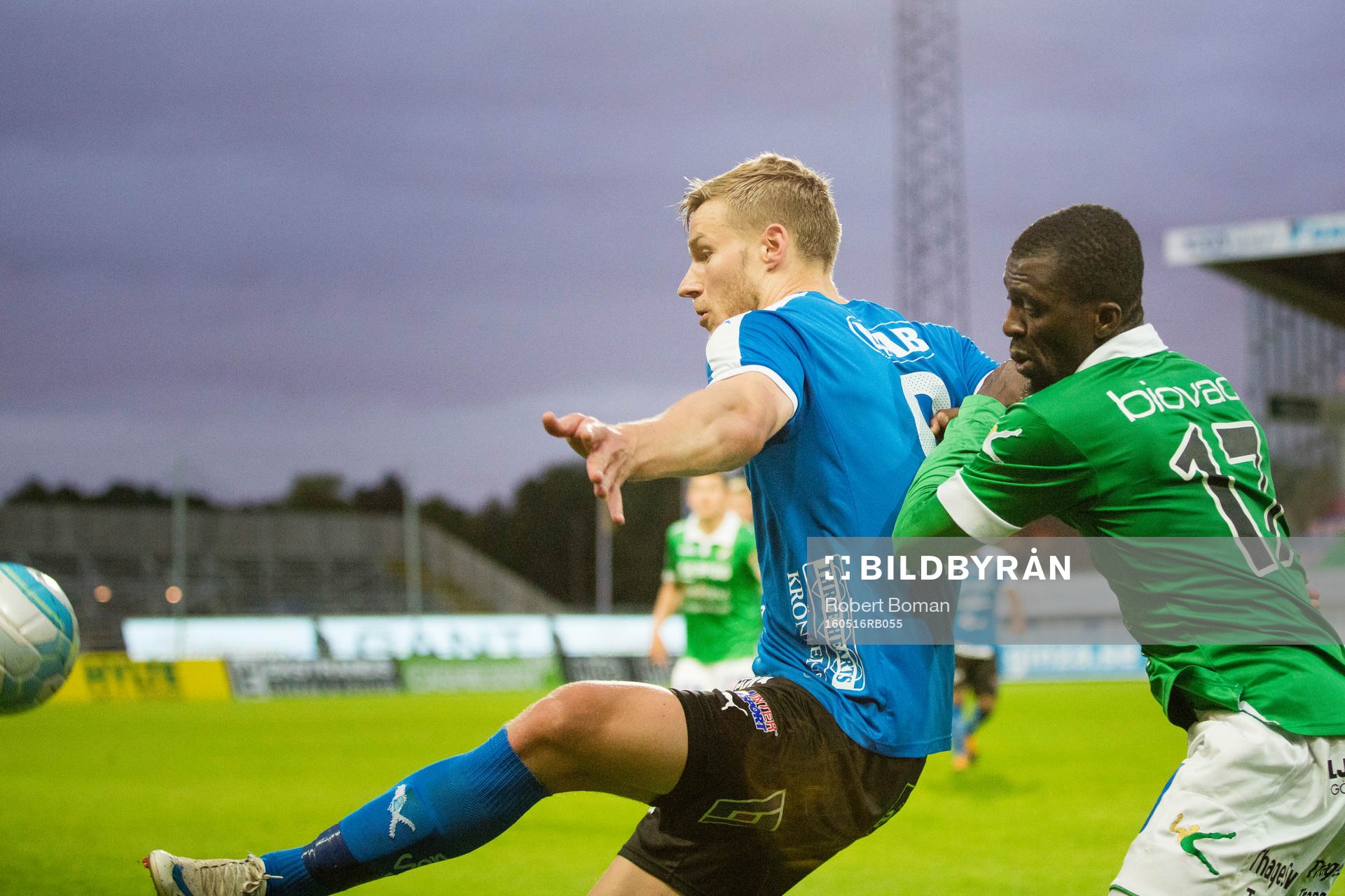 Halmstads Alexander Ruud Tveter och Ljungskiles Yussif