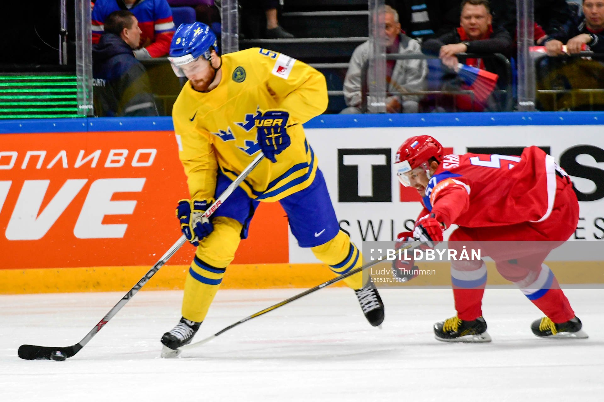 Sveriges Adam Larsson och Rysslands Sergei Shirokov