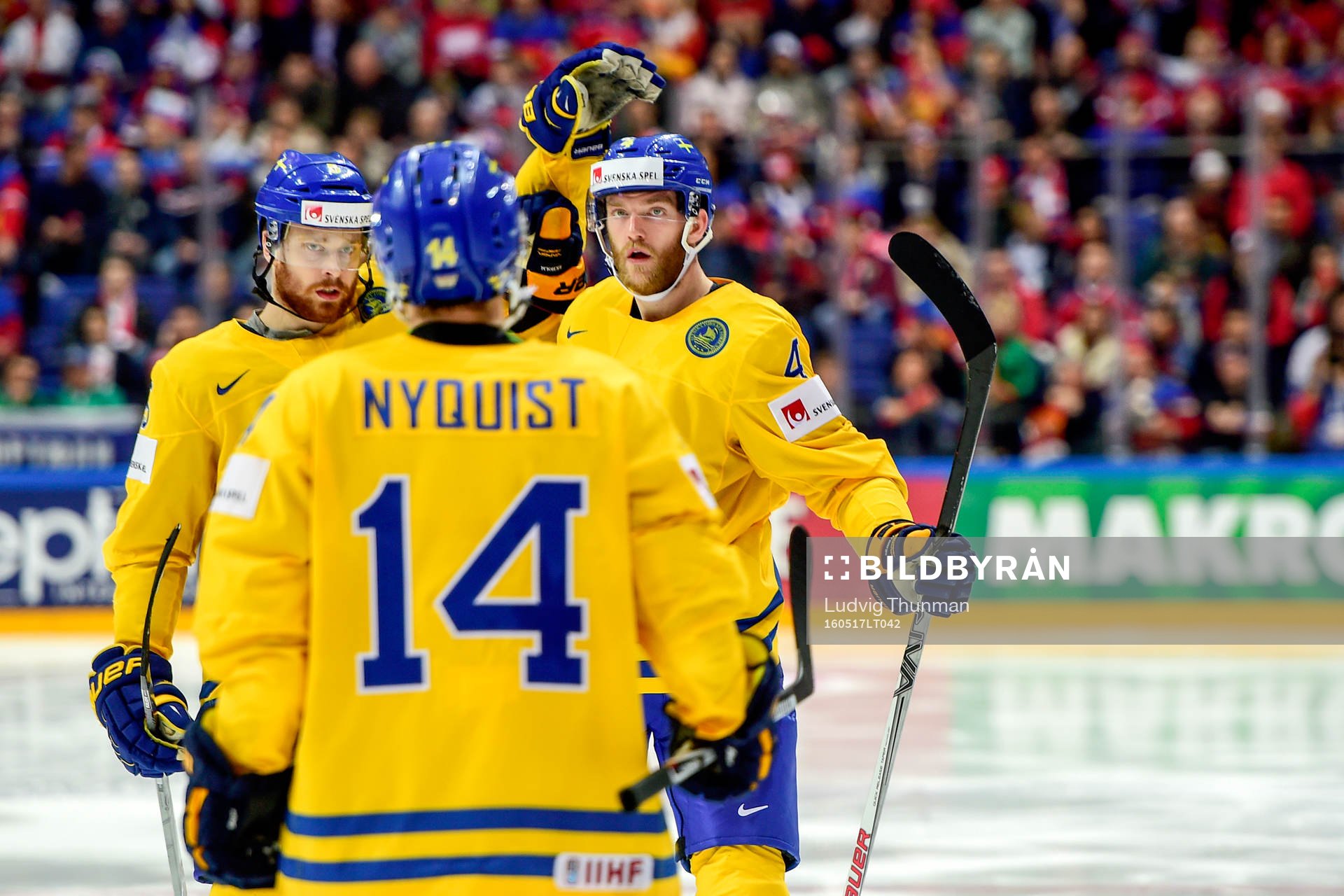 Sveriges Mattias Ekholm jublar