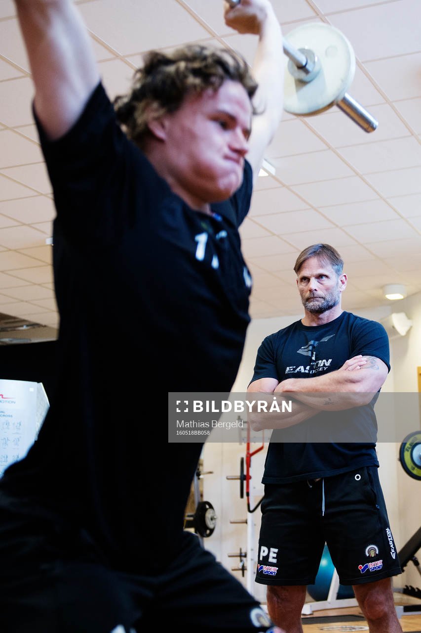 Frölundas fystränare Pär Edlund och Victor Olofsson