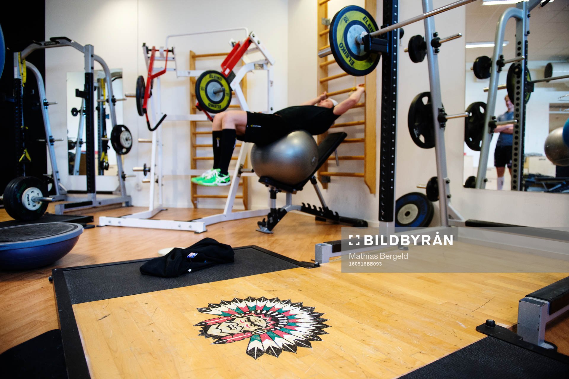 Frölundas klubbmärke i gymmet