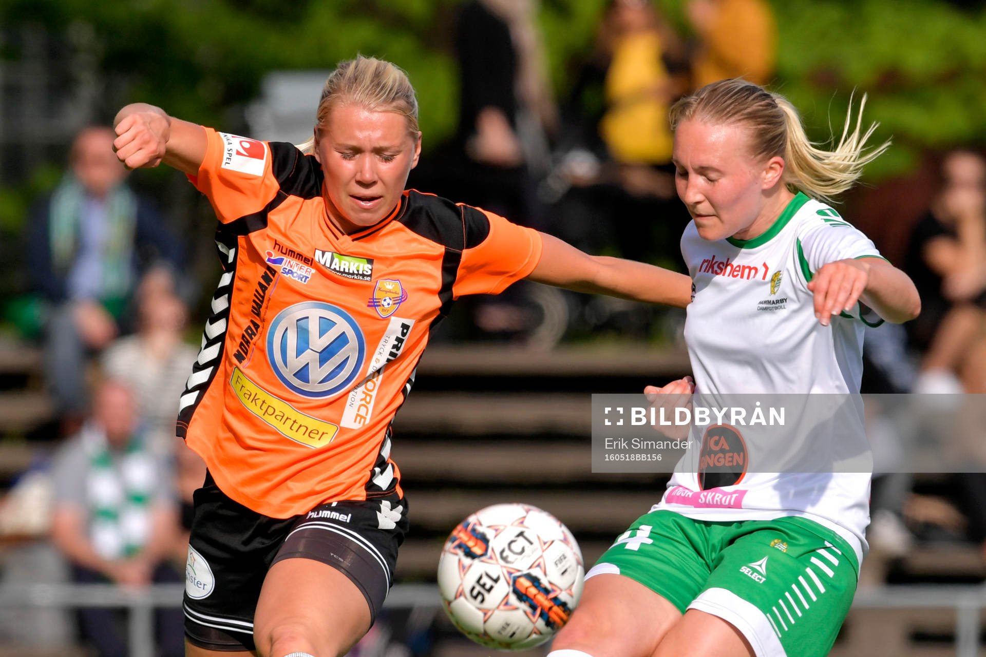 Kungsbackas Mimmi Asperot och Hammarbys Linnéa Eriksson