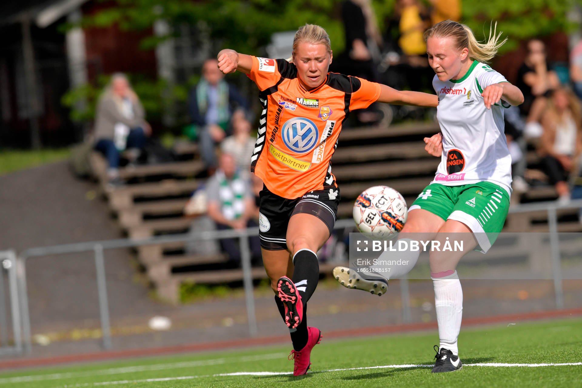 Kungsbackas Mimmi Asperot och Hammarbys Linnéa Eriksson