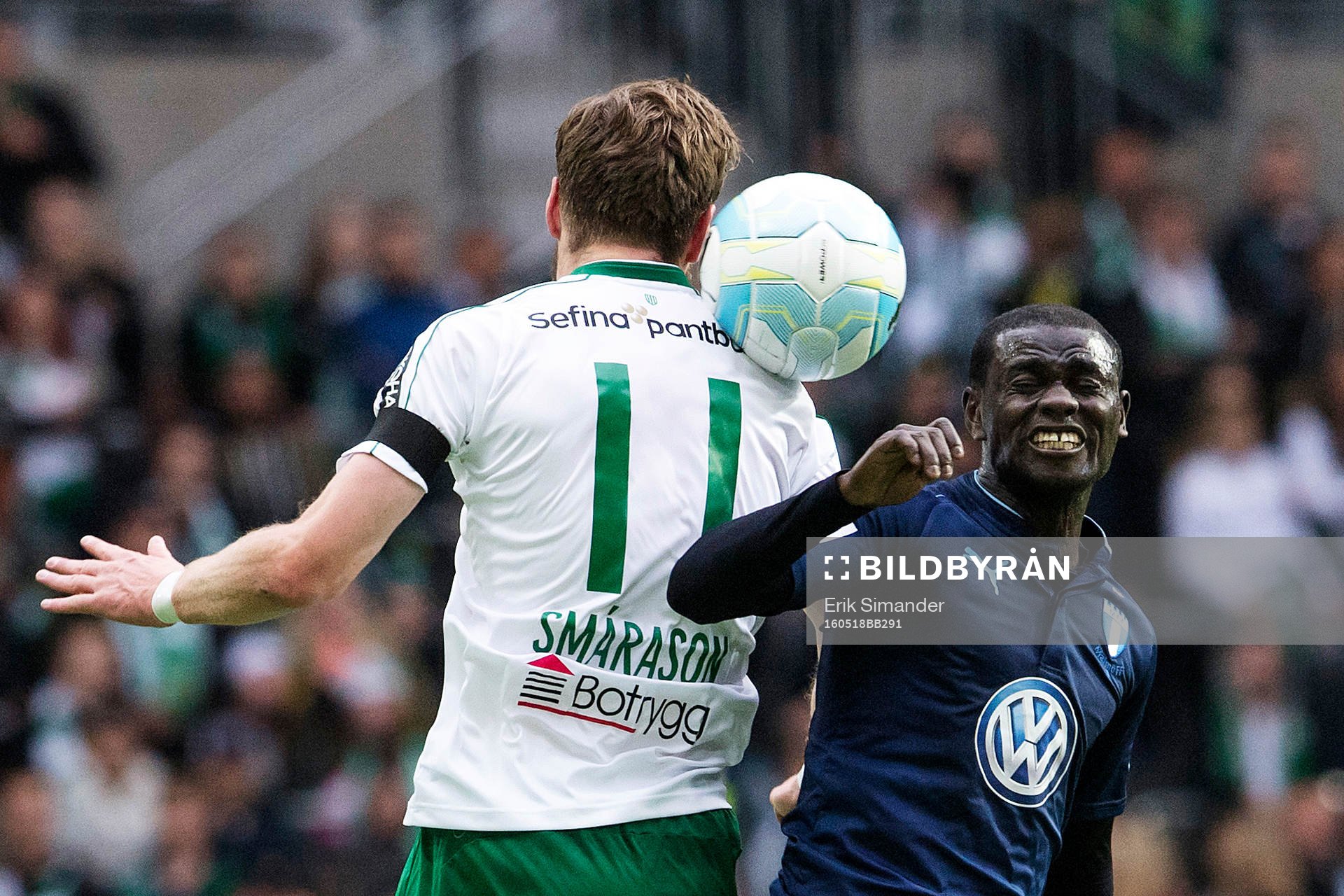 Malmö FFs Enock Kofi Adu och Hammarbys Arnor Smarason i en