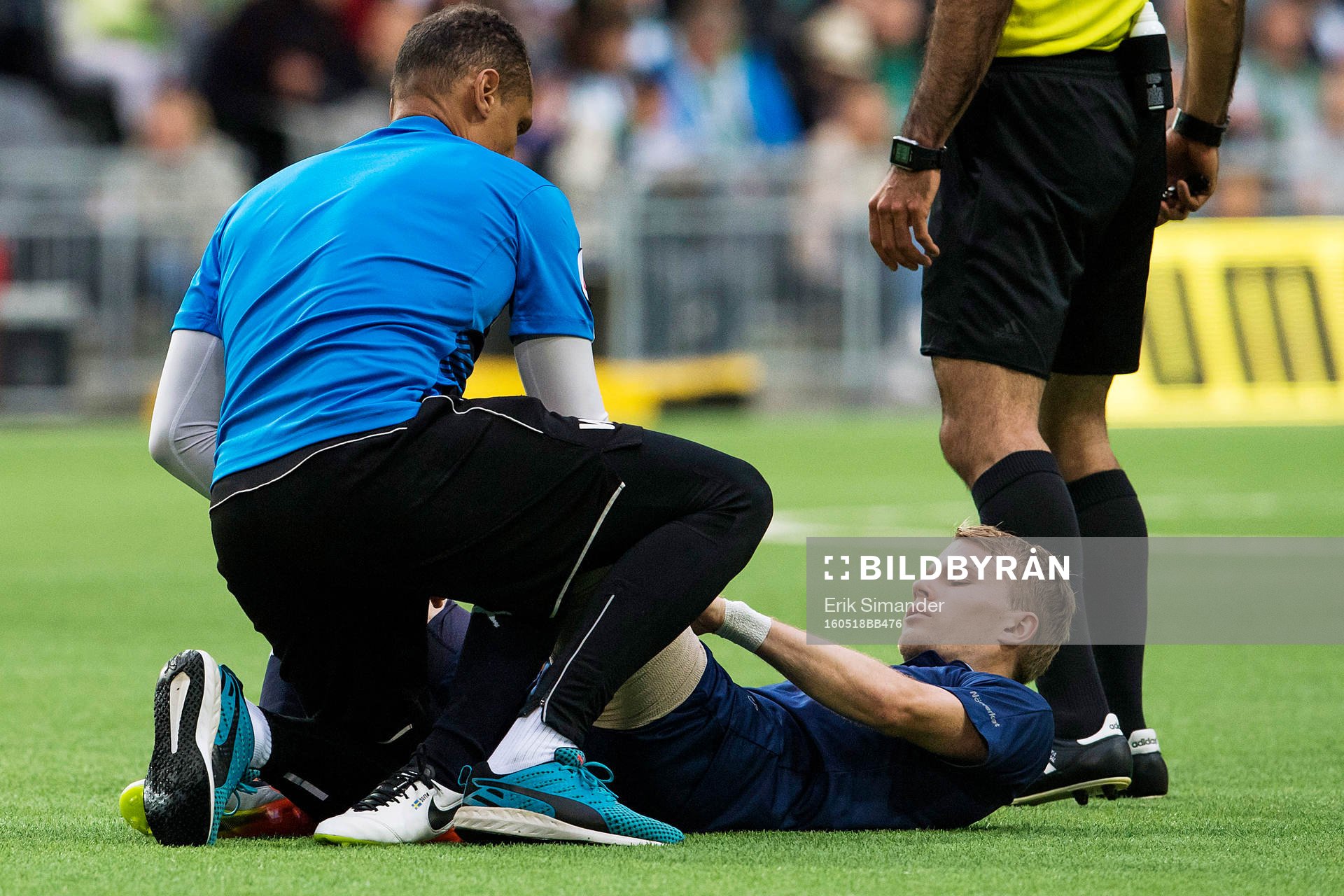 Malmö FFs Oscar Lewicki ligger skadad