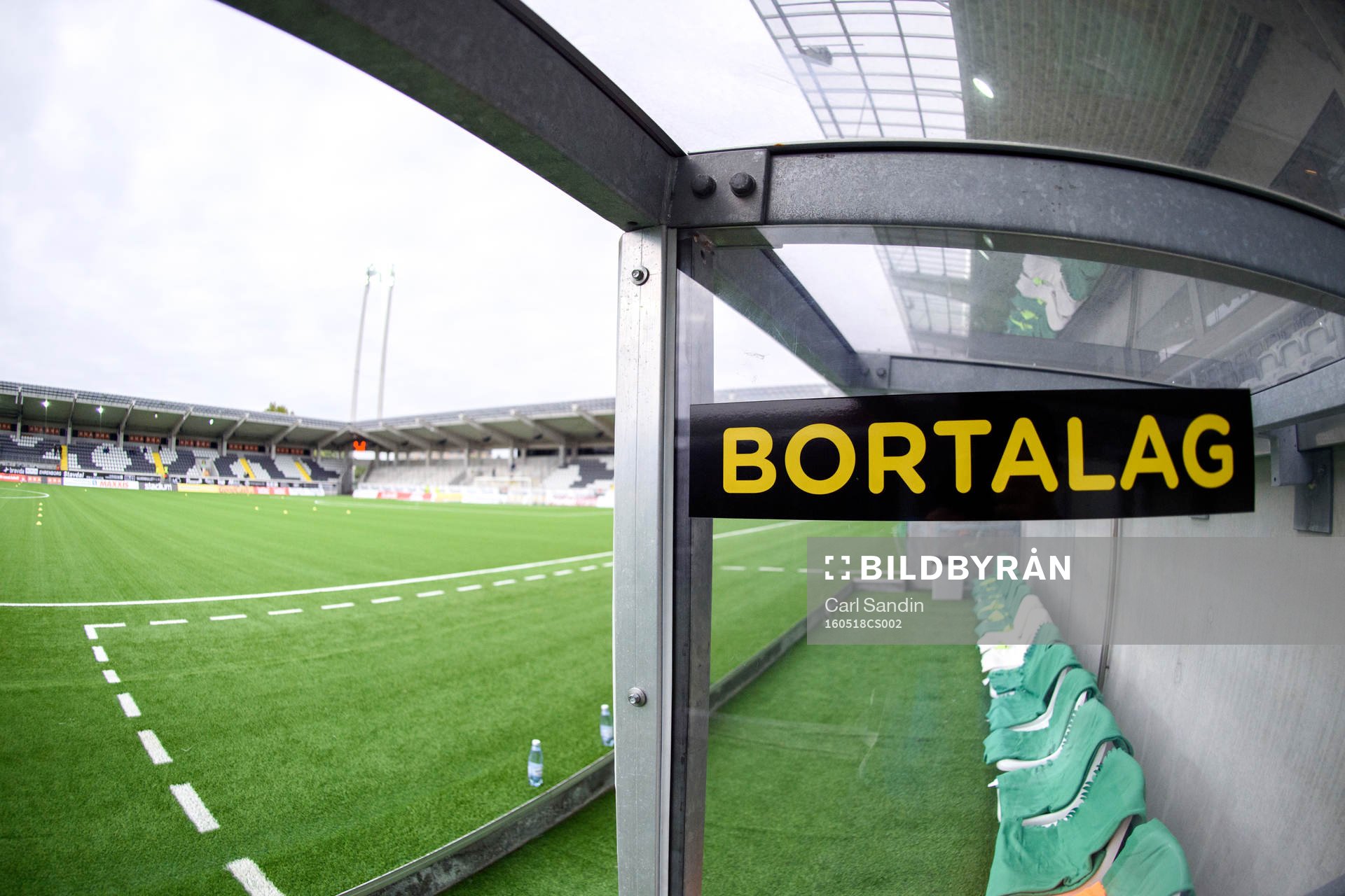 Bänken för bortalaget på Bravida Arena
