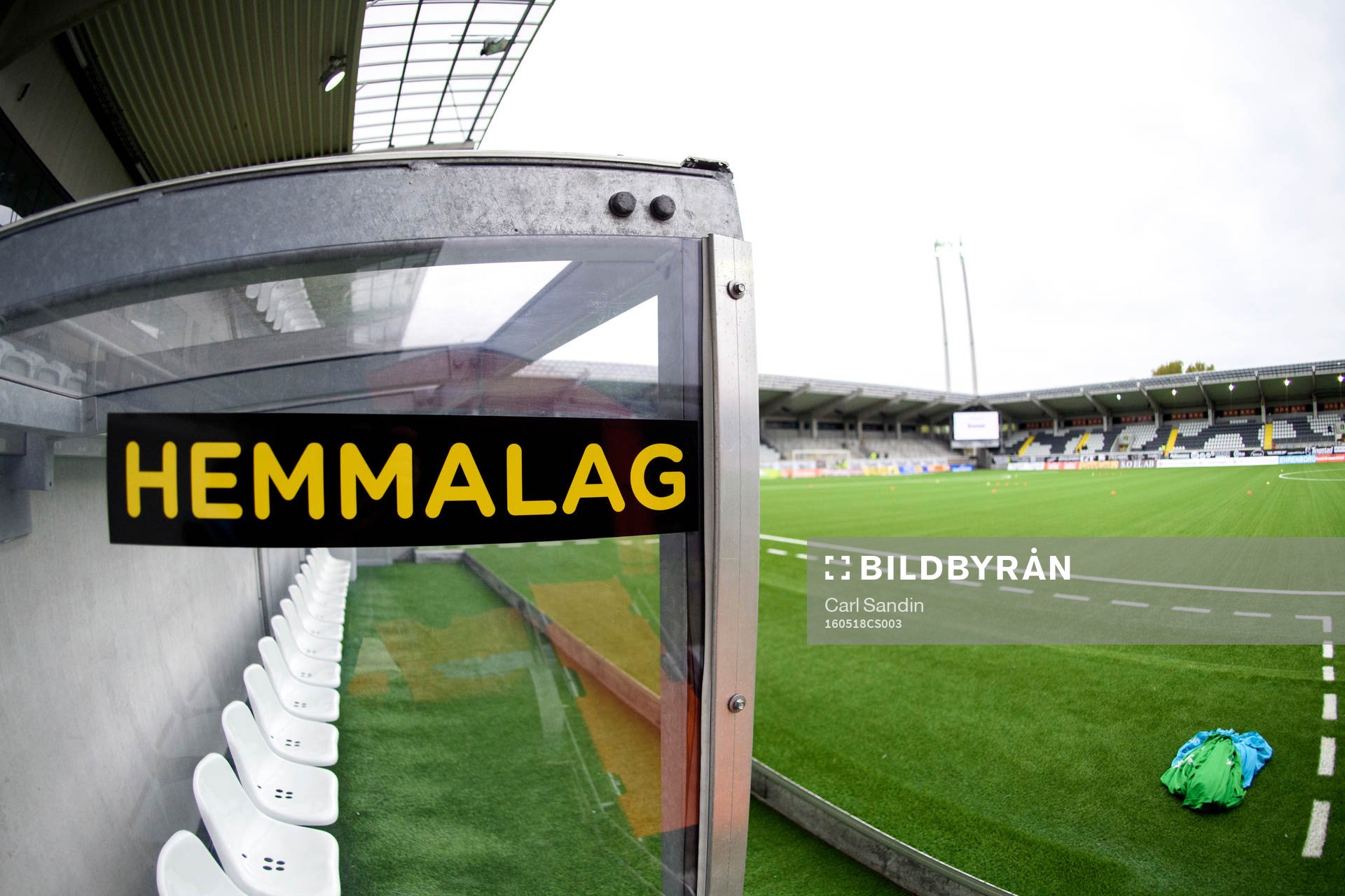 Bänken för hemmalaget på Bravida Arena