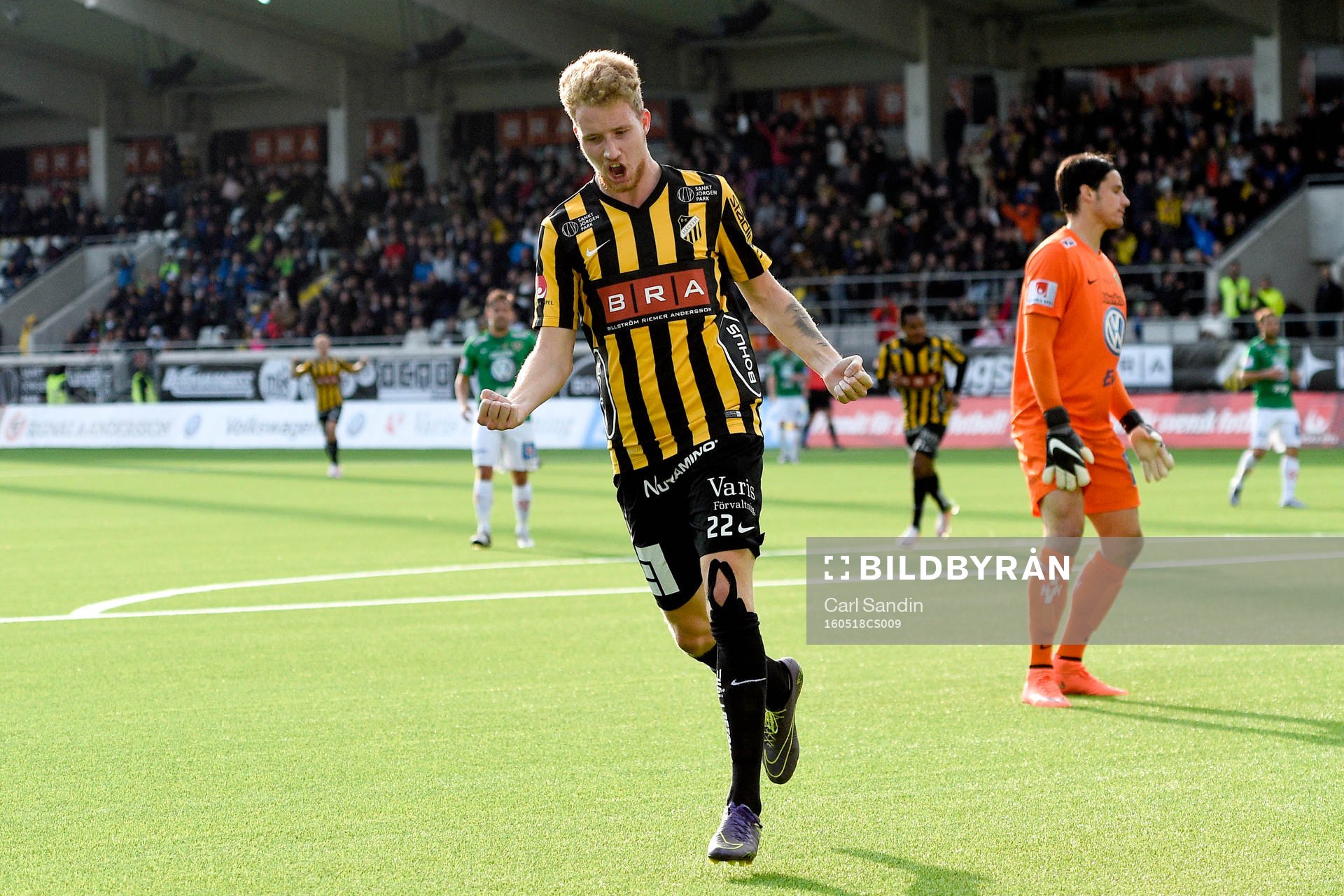 Häckens Samuel Gustafson jublar efter 2-0 under fotbollsmatchen i Allsvenskan mellan Häcken och Jönköping den 18 maj 2016 i Göteborg.