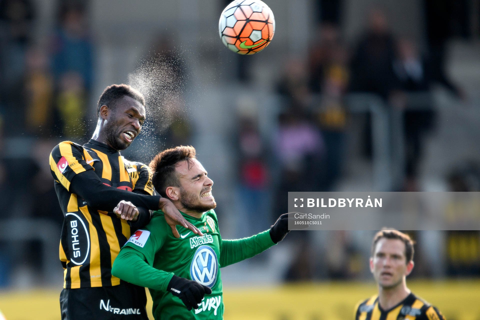 Häckens Mohammed Abubakari i nickduell med Jönköpings