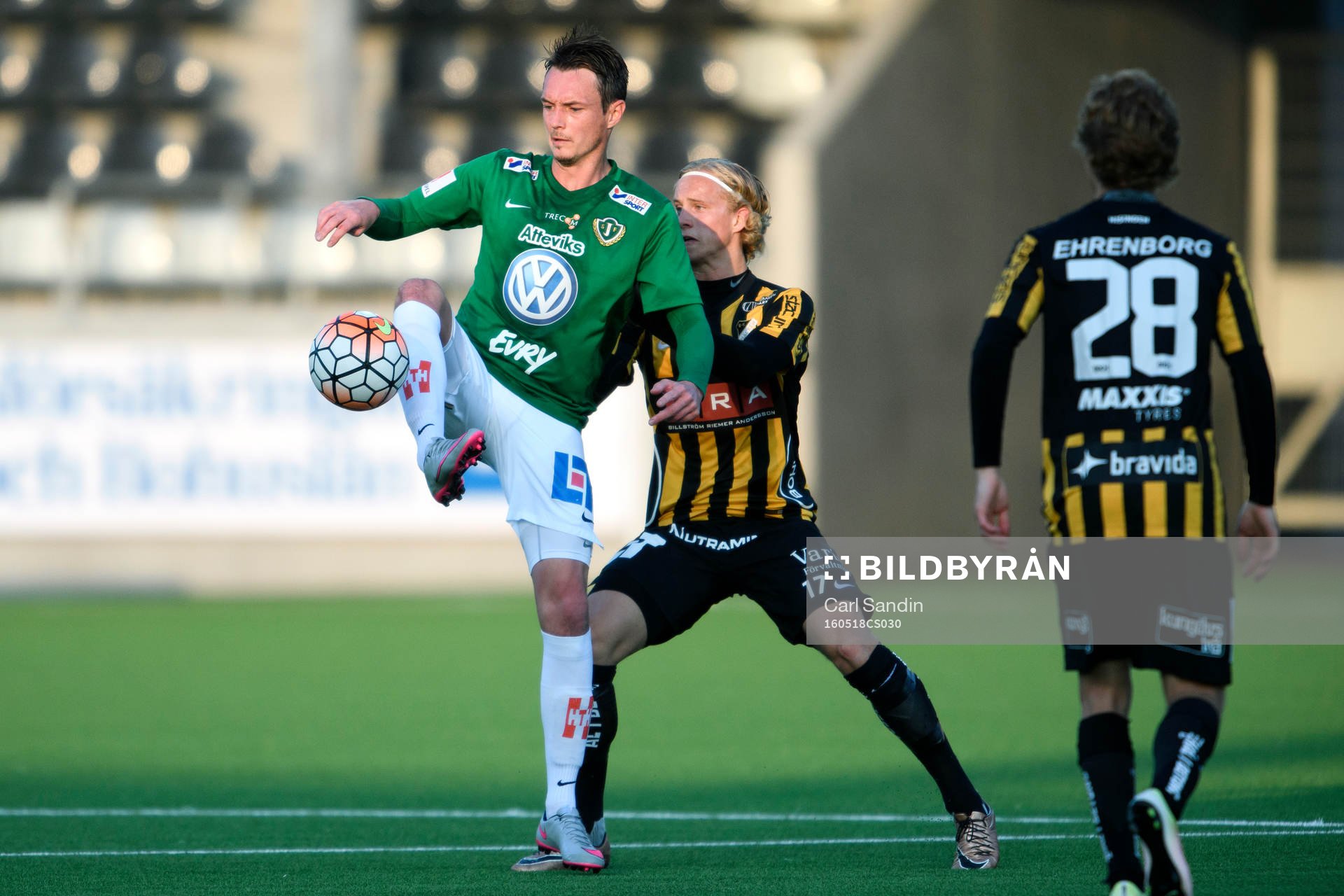 Jönköpings Daryl Smylie och Häckens Gustaf Berggren