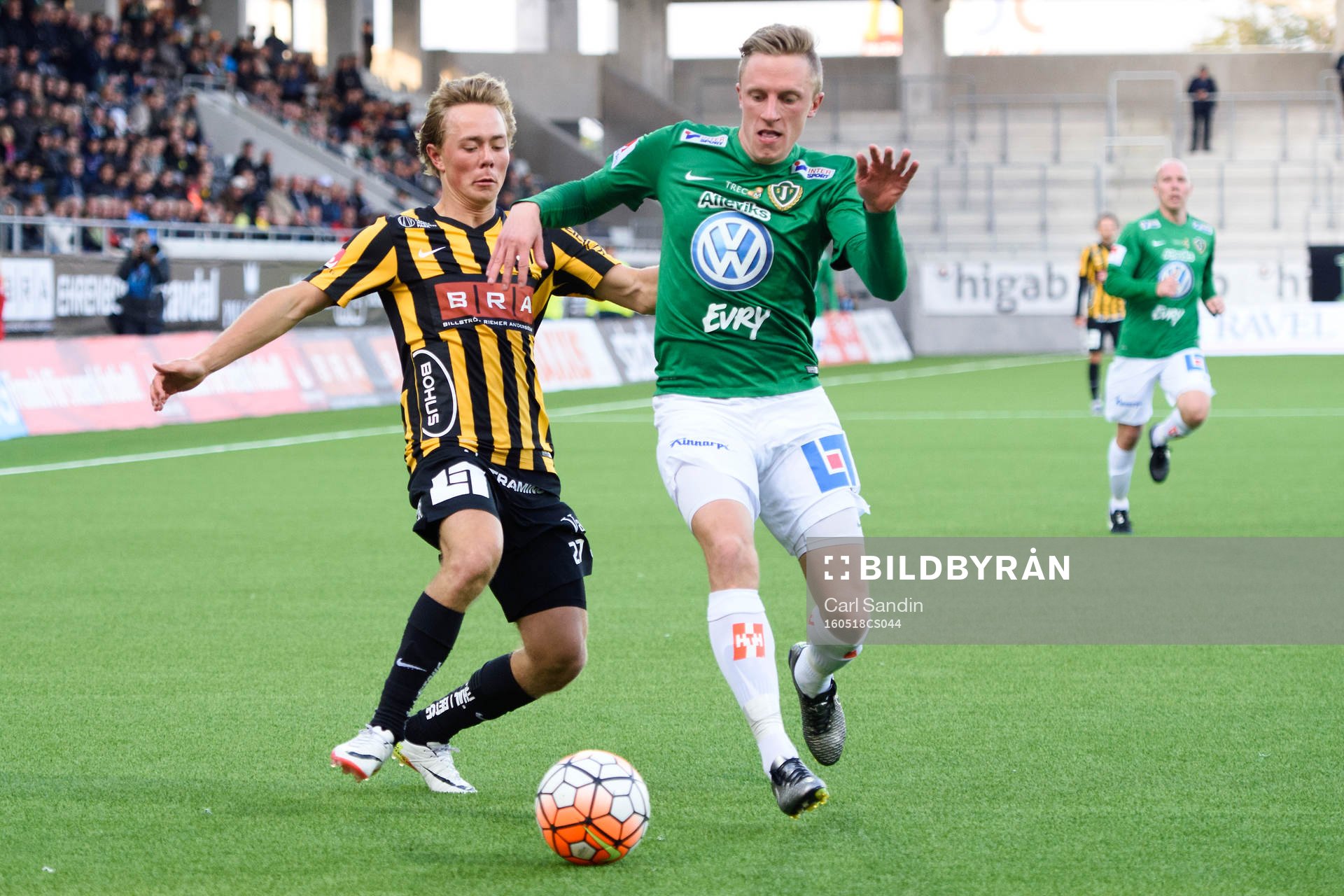 Häckens Joel Andersson i närkamp Jönköpings Joakim