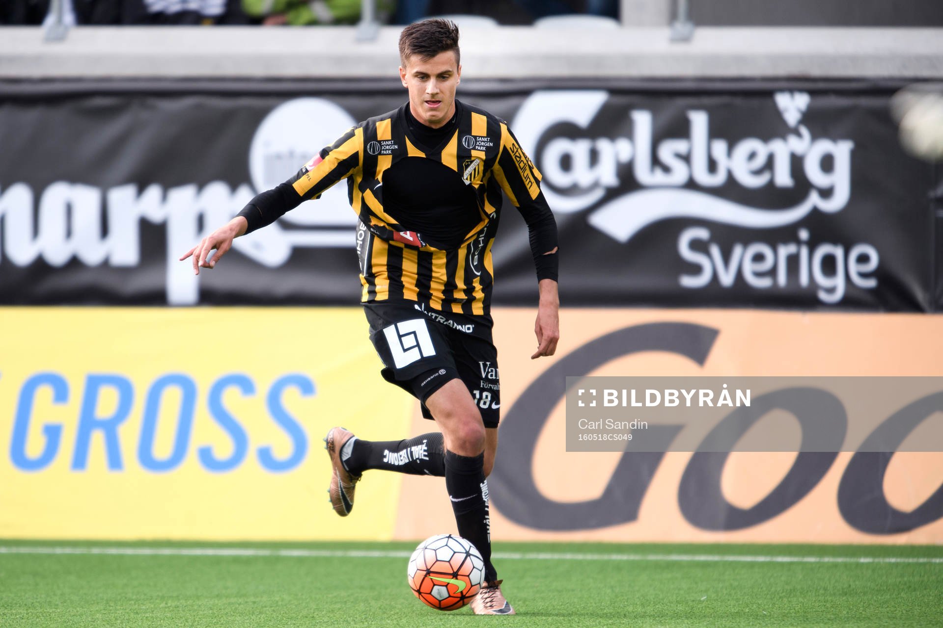 Häckens Alexander Jeremejeff med trasig tröja