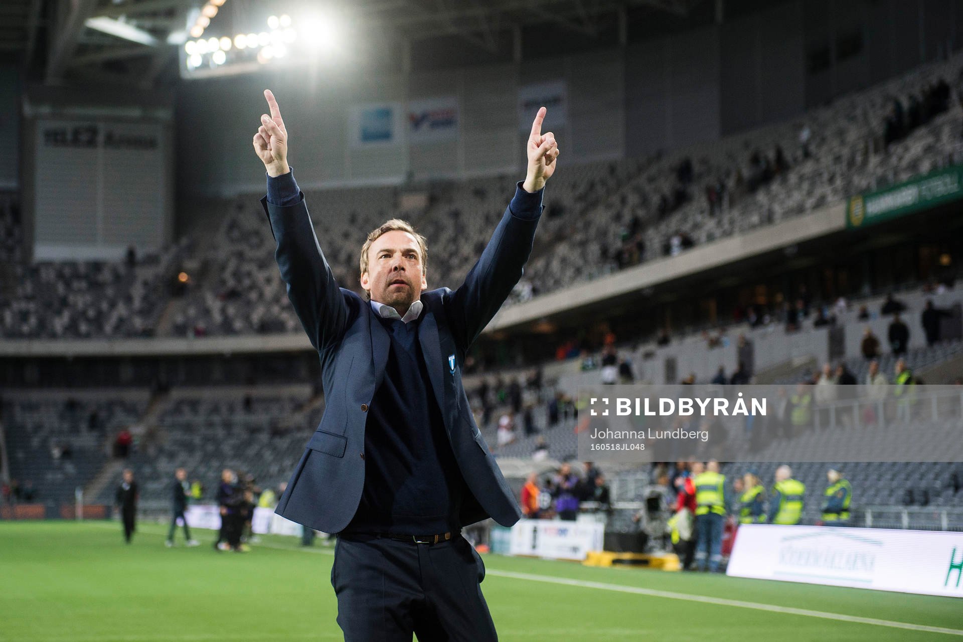 Malmö FFs tränare Allan Kuhn jublar efter fotbollsmatchen i Allsvenskan mellan Hammarby och Malmö FF den 18 maj 2016 i Stockholm. 