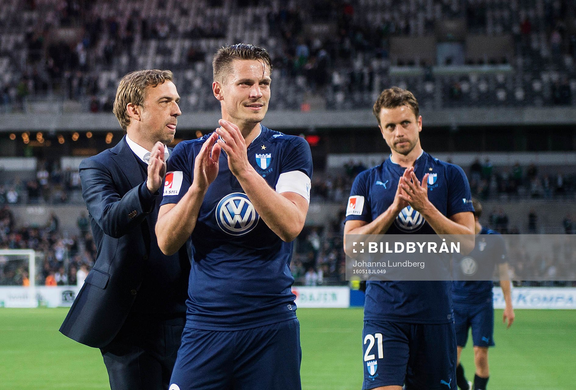 Malmö FFs tränare Allan Kuhn kramar om Markus Rosenberg