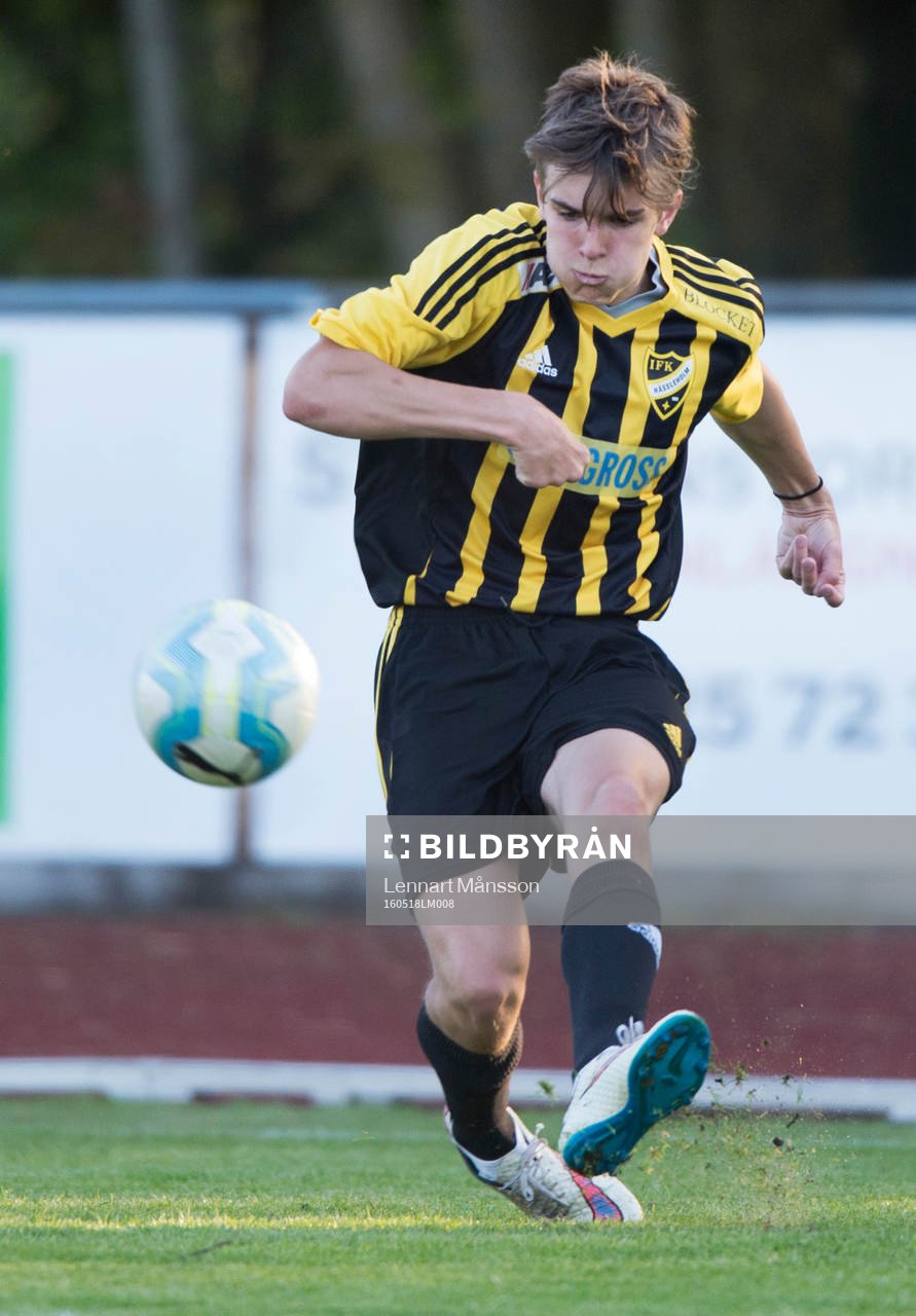 IFK Hässleholms 15-årige Elliott Nilsson i matchen i DM