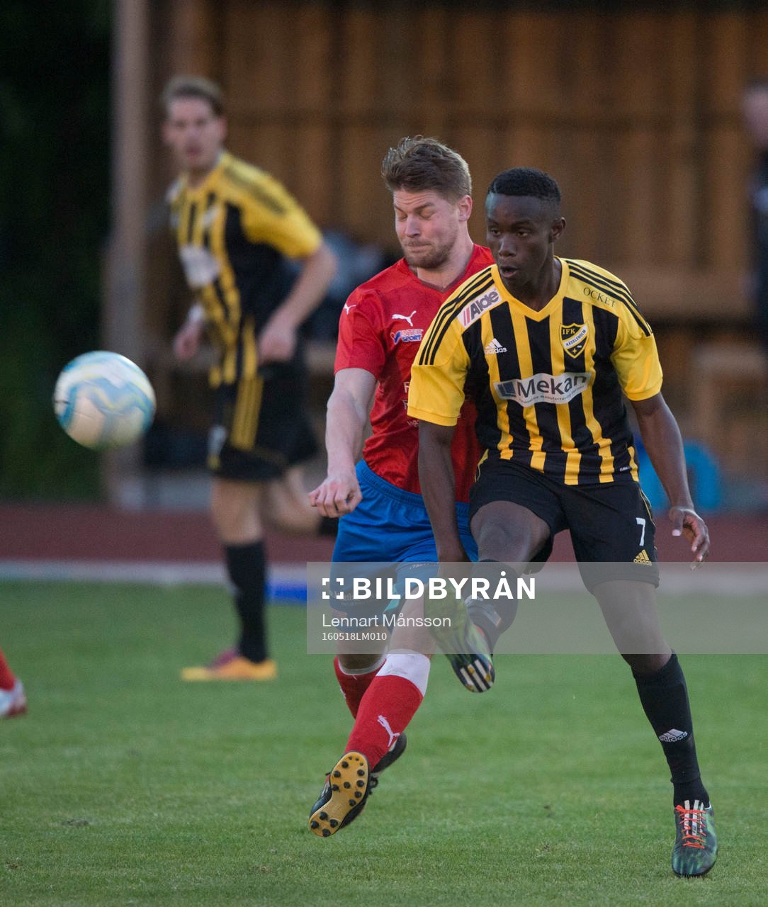 IFK Hässleholms 15-årige James i matchen i DM mellan