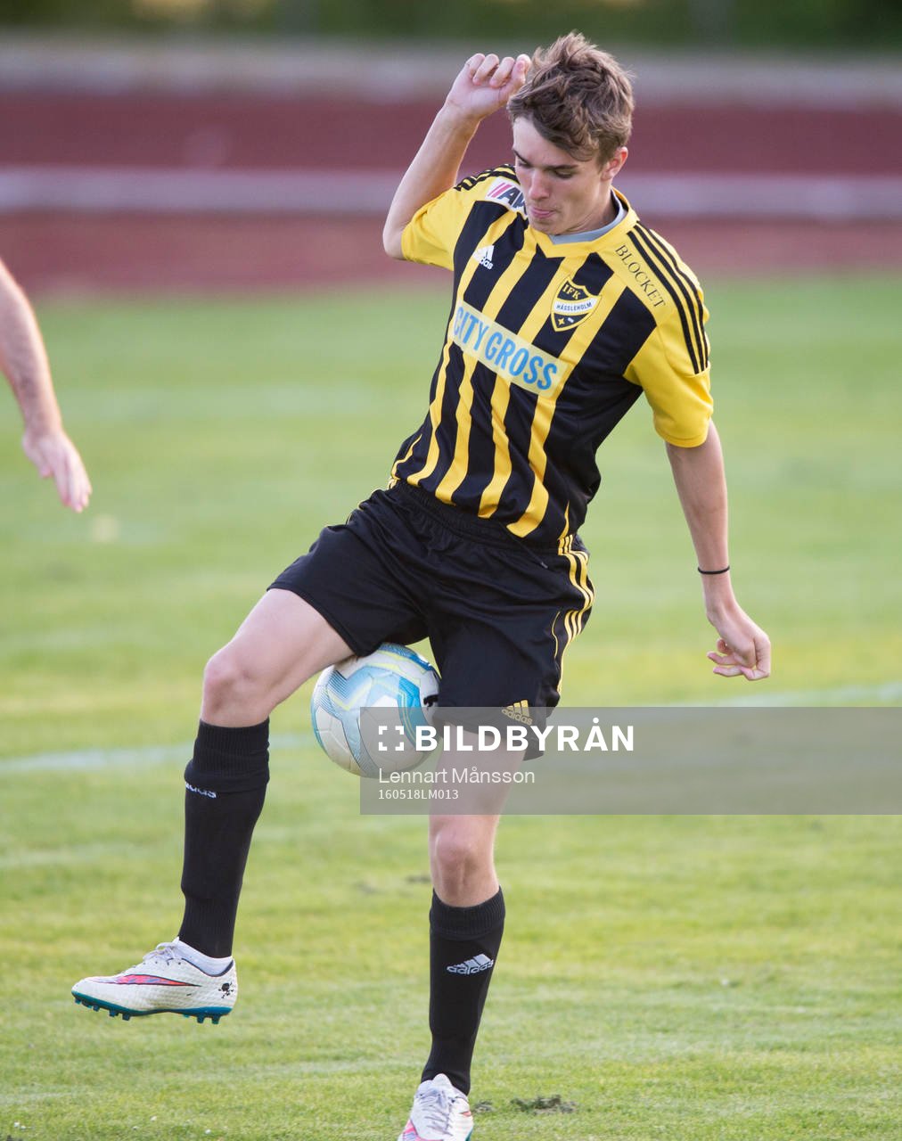 IFK Hässleholms 15-årige Elliott Nilsson i matchen i DM