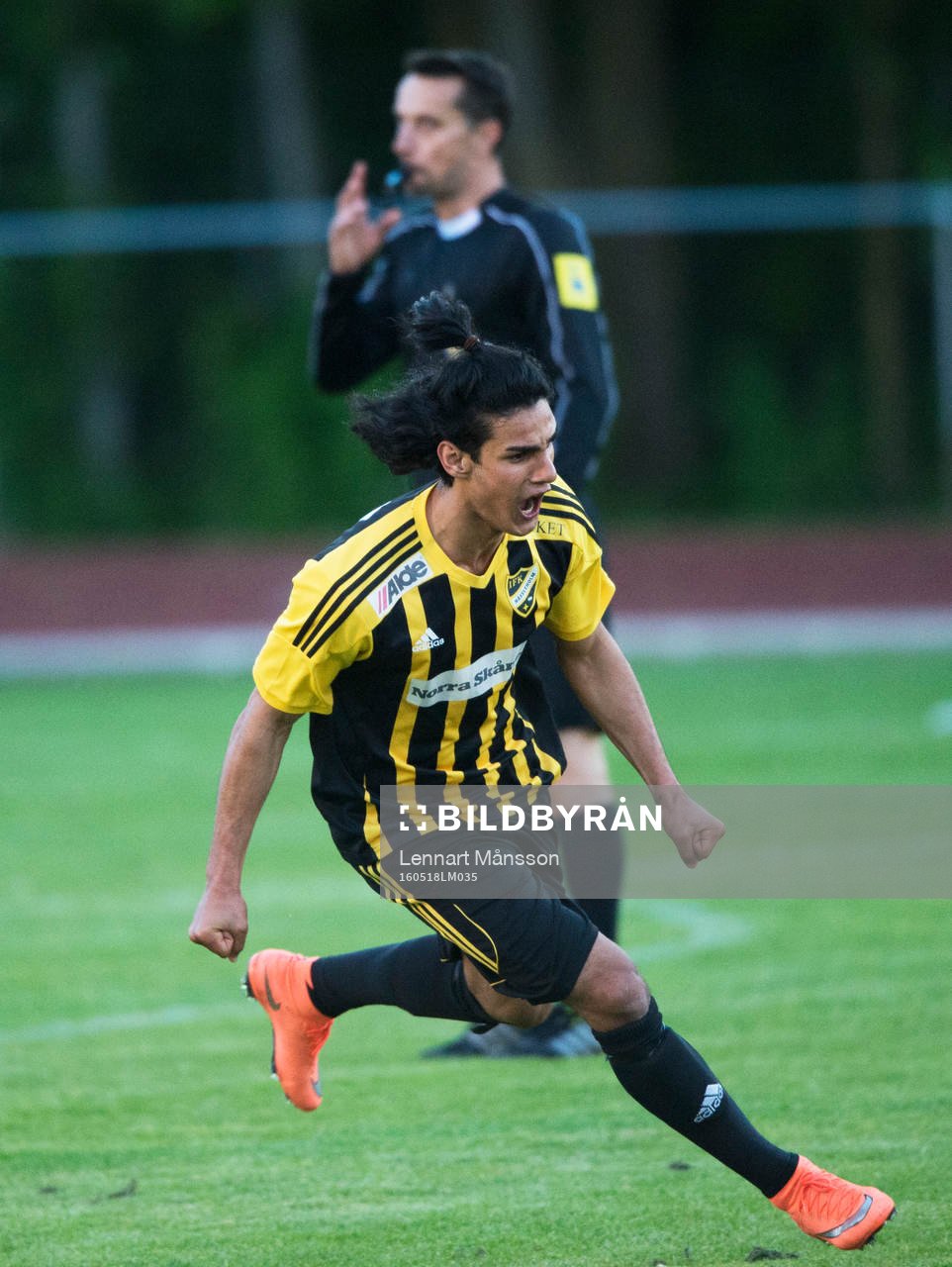 IFK Hässleholms Ameer Naseer har gjort segermålet i förlängningen och jublar i matchen i DM mellan Staffanstorp och IFK Hässleholm i Staffanstorp 18 maj 2016.