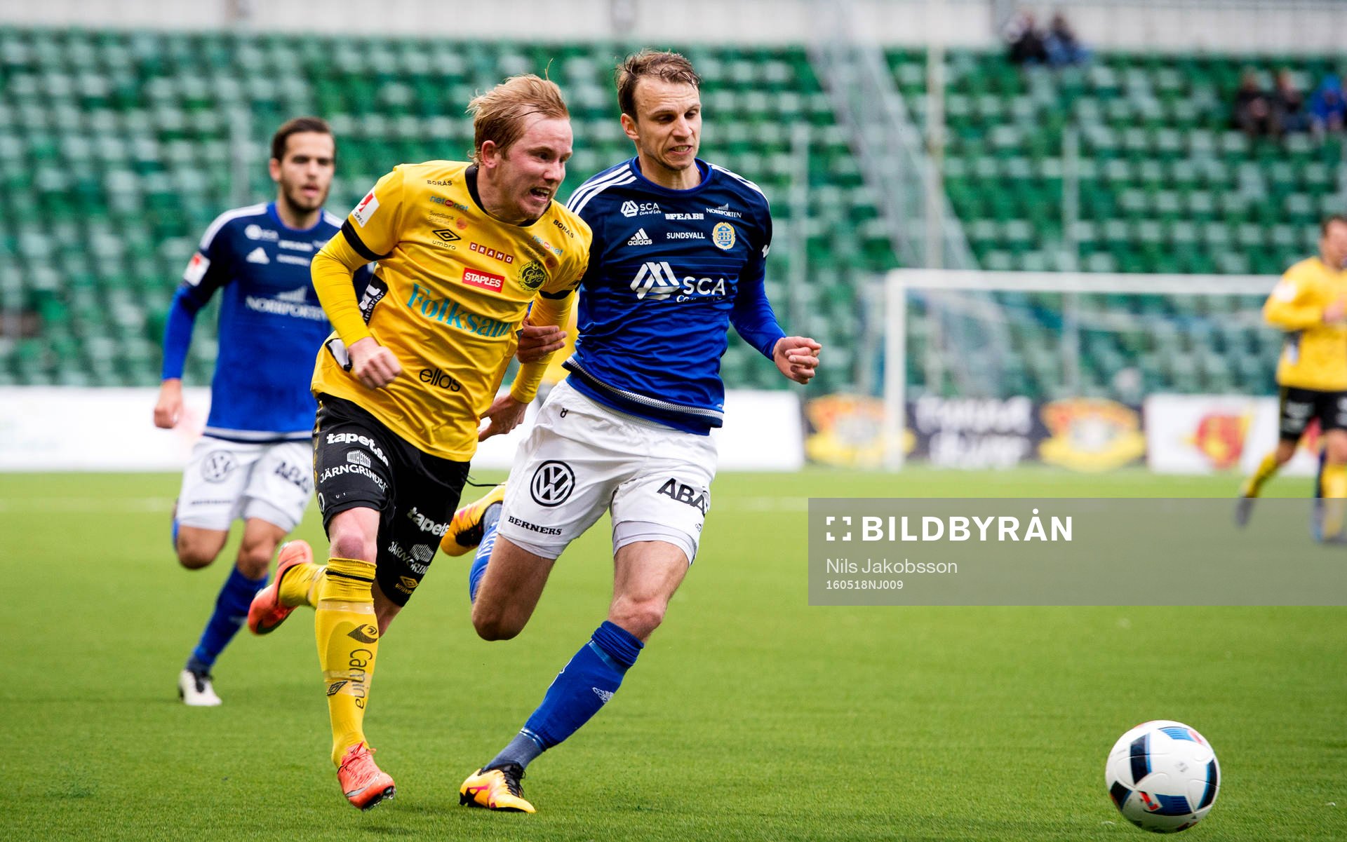 Elfsborgs Simon Lundevall och Sundsvalls Lars Christian