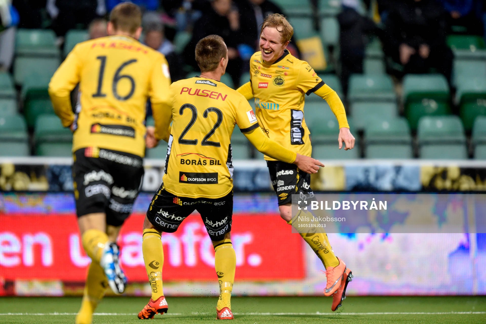 Elfsborgs Viktor Prodell och Simon Lundevall jublar