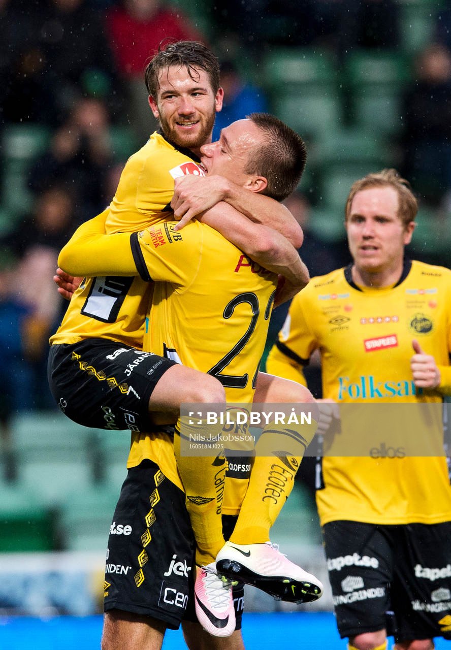 Elfsborgs Marcus Rohdén och Viktor Prodell jublar