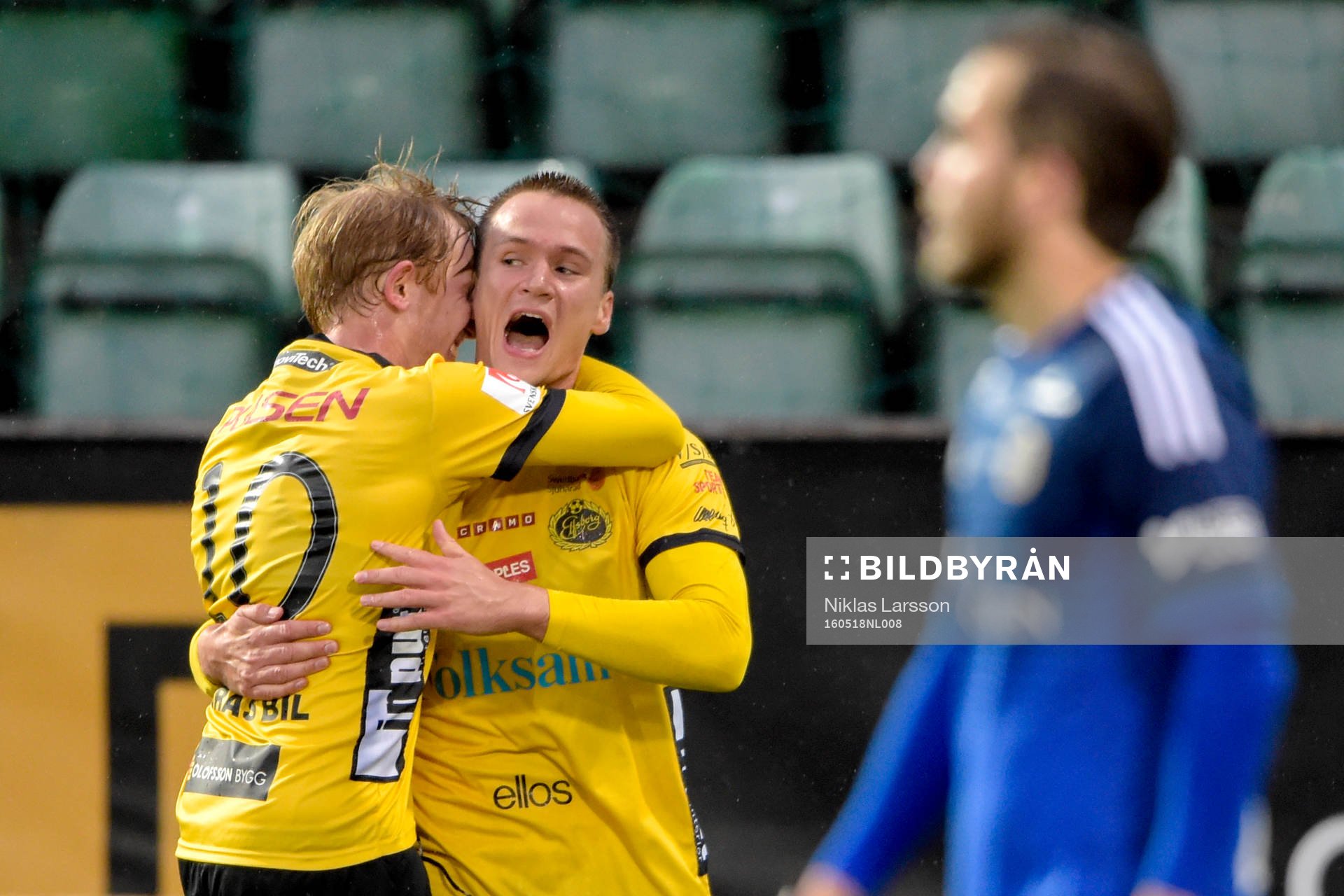 Elfsborgs Simon Lundevall och Viktor Prodell jublar