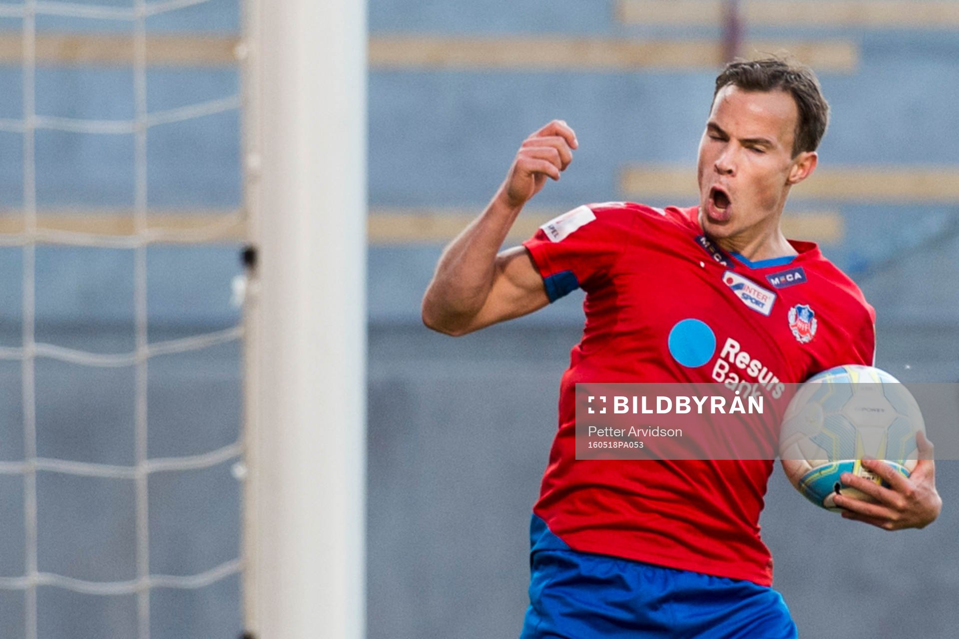 Helsingborgs Anton Wede jublar efter sitt 1-1 mål under fotbollsmatchen i Allsvenskan mellan Helsingborg och Östersund den 18 maj 2016 i Helsingborg.
