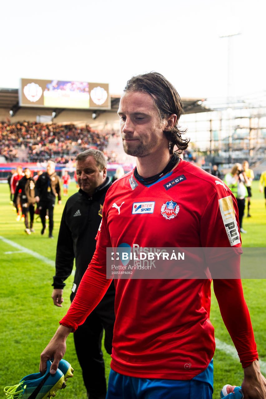 Helsingborgs Linus Hallenius deppar när han lämnar planen