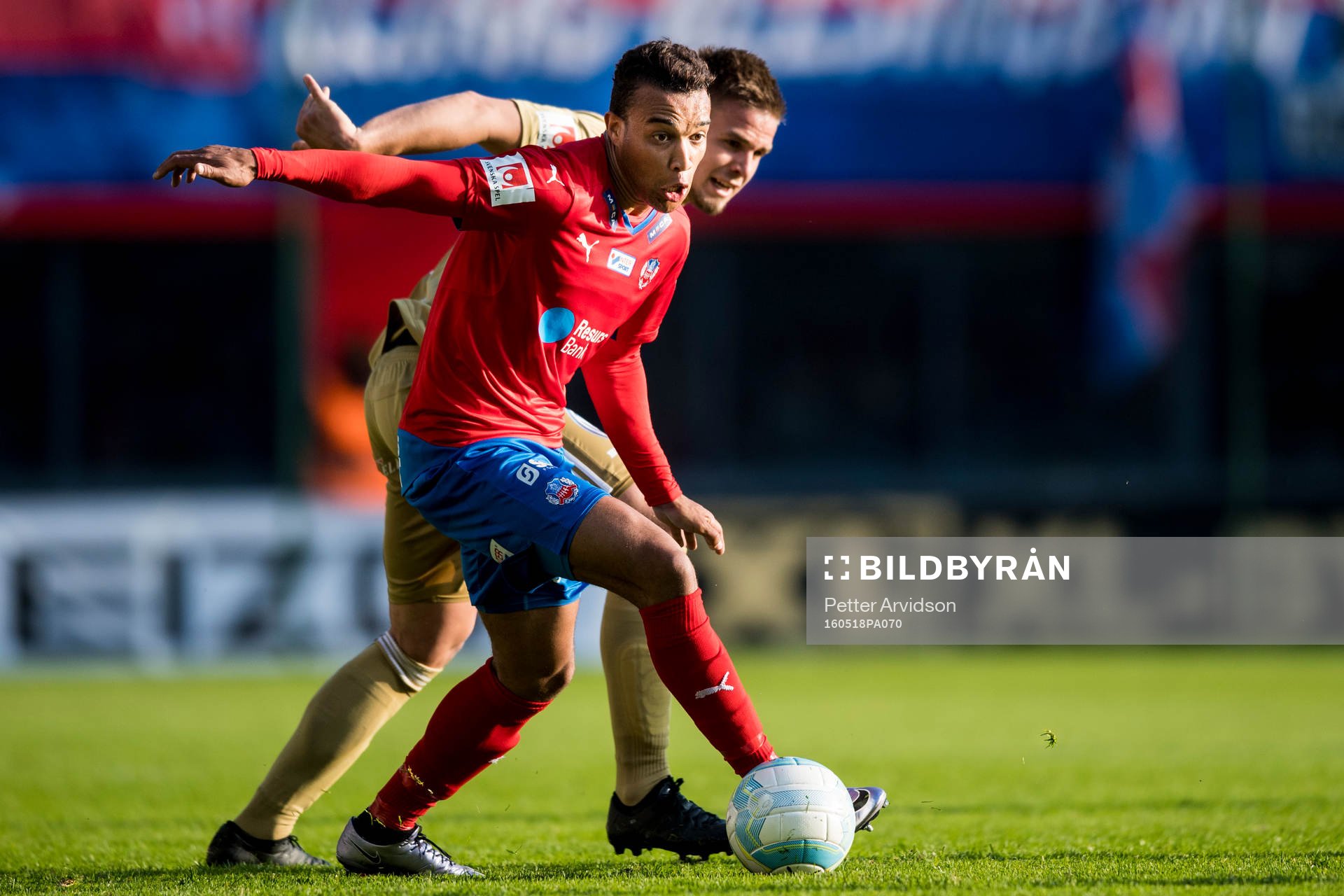 Helsingborgs Matthew Rusike och Östersunds Dennis Widgren