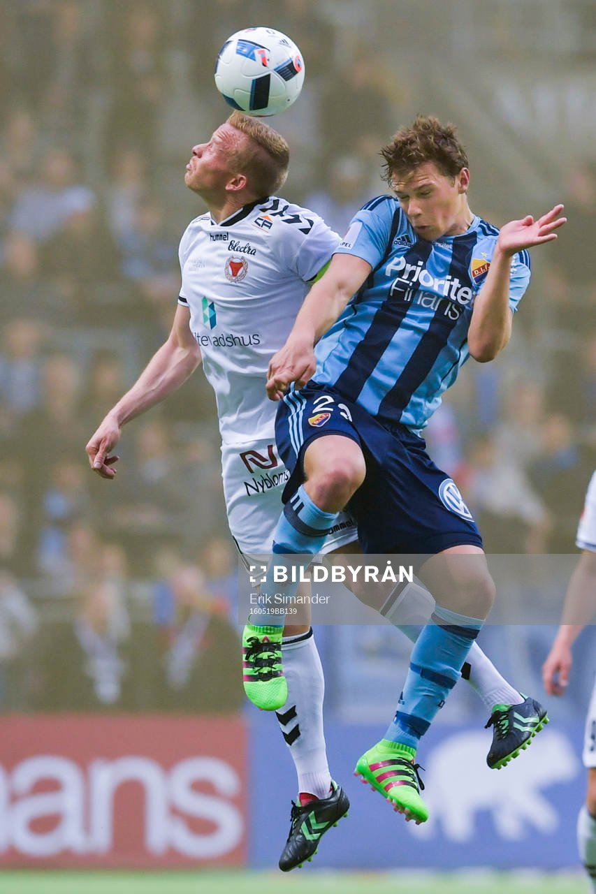 Kalmars Jonathan Ring i nickduell med Djurgårdens Jesper