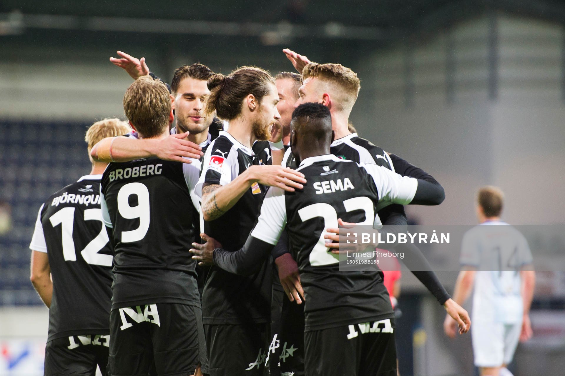 Örebros Martin Broberg, Daniel Nordmark, Daniel Björnqvist, Maic Sema jublar efter att Maic Sema gjort 0-4 under fotbollsmatchen i Allsvenskan mellan Gefle och Örebro den 19 maj 2016 i Gävle.
