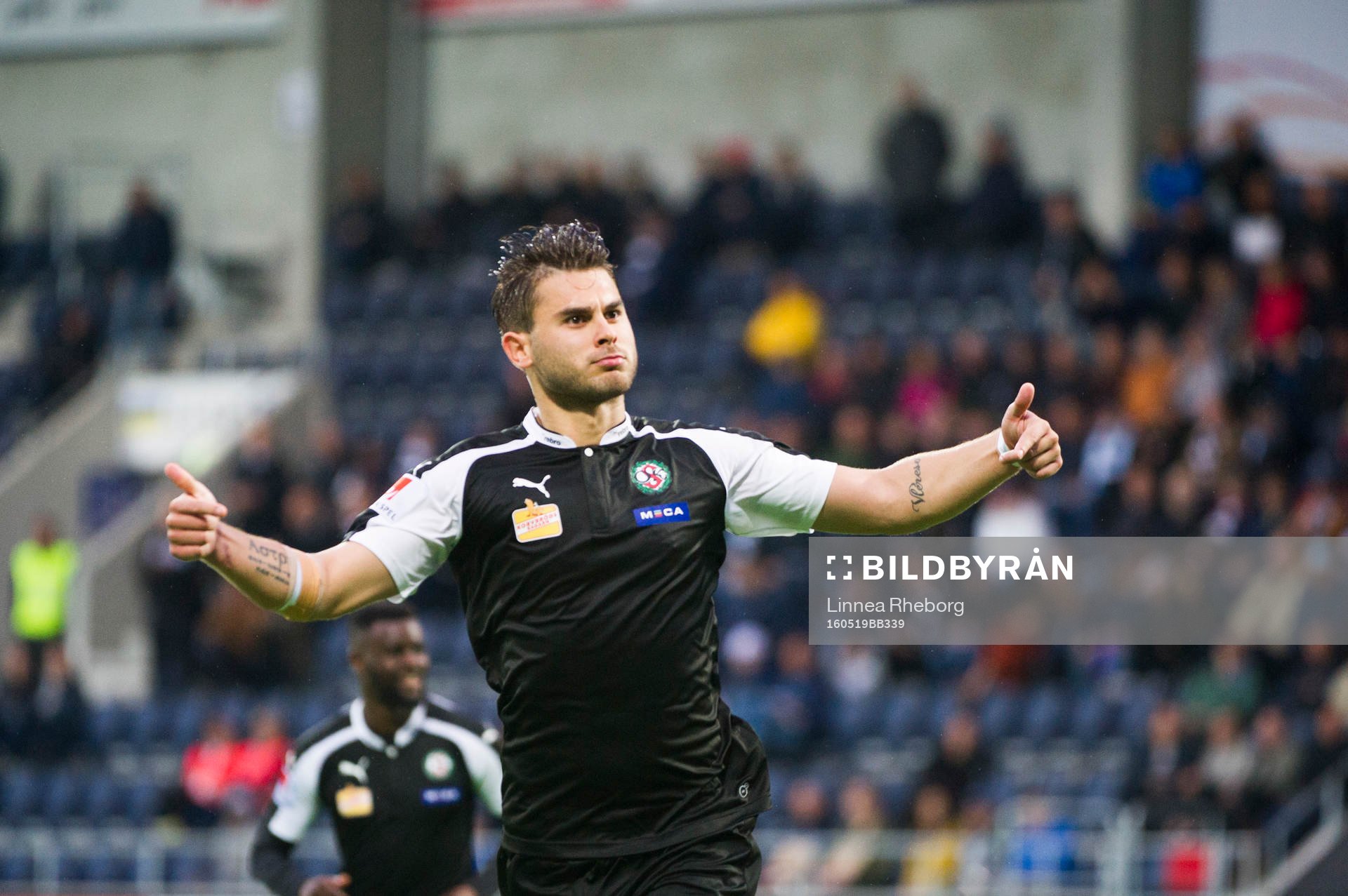 Örebros Astrit Ajdarevic jublar