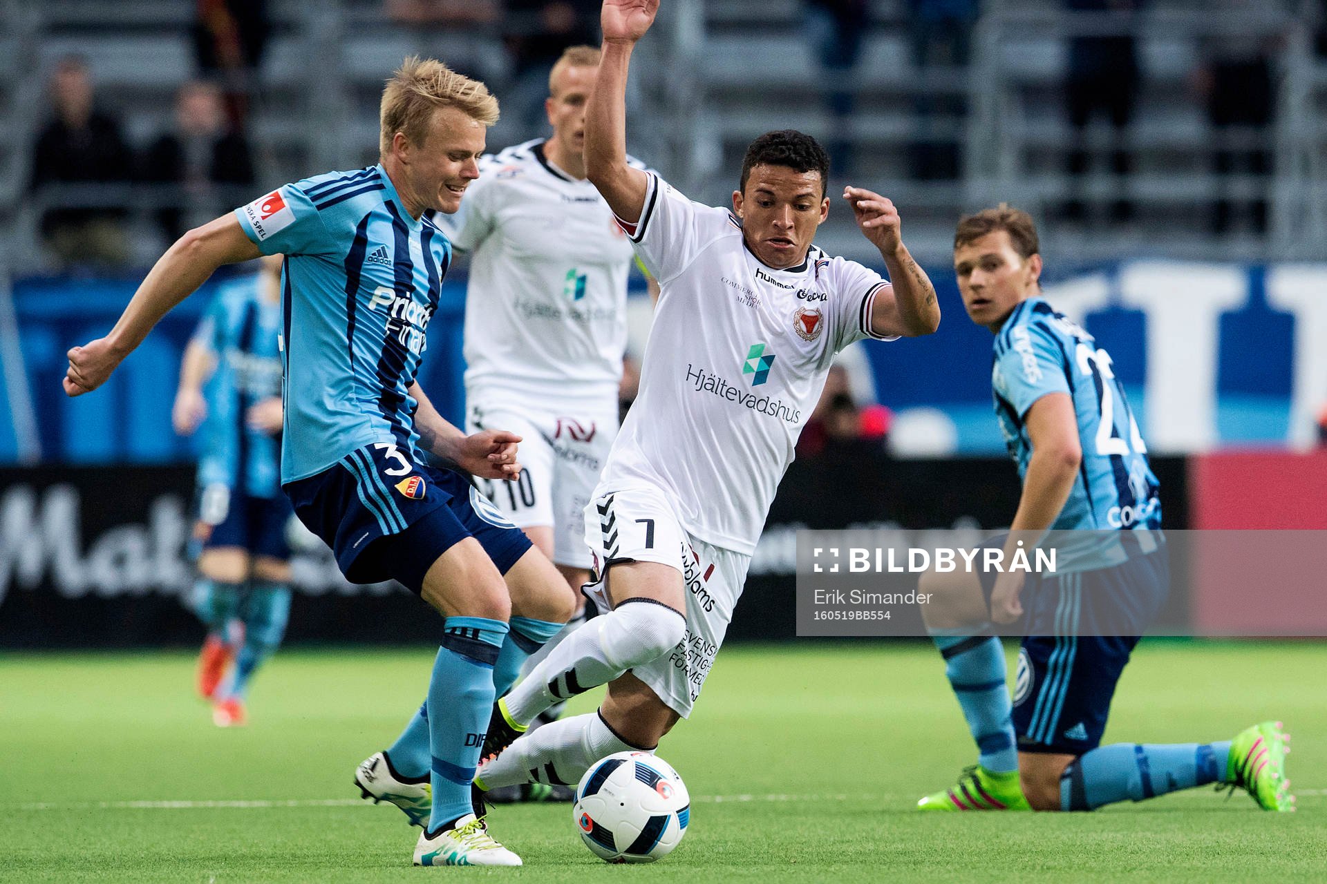 Djurgårdens Elliot Käck och Kalmars Ismael Silva Lima i