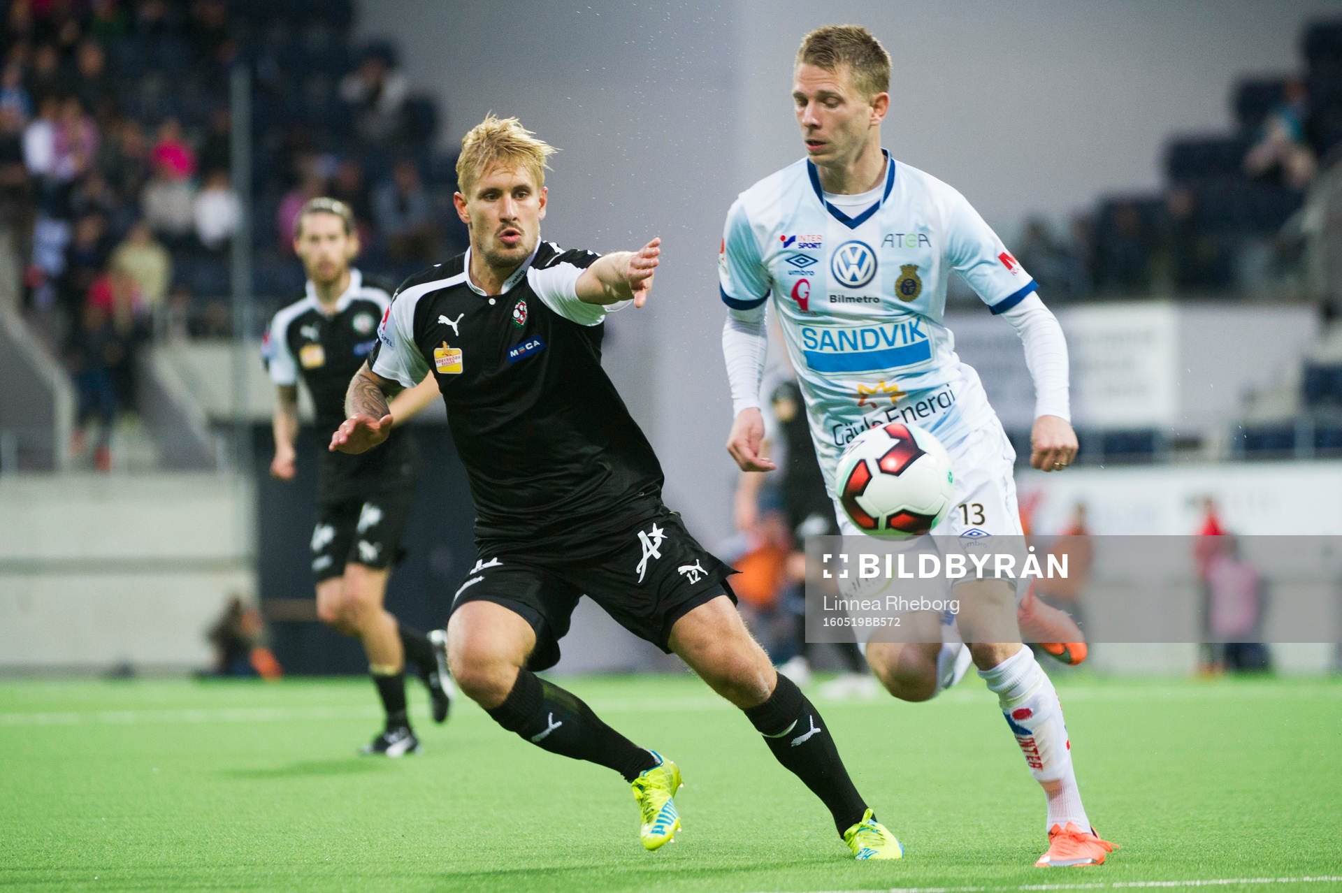 Örebros Daniel Björnqvist och Gefles Johan Bertilsson i