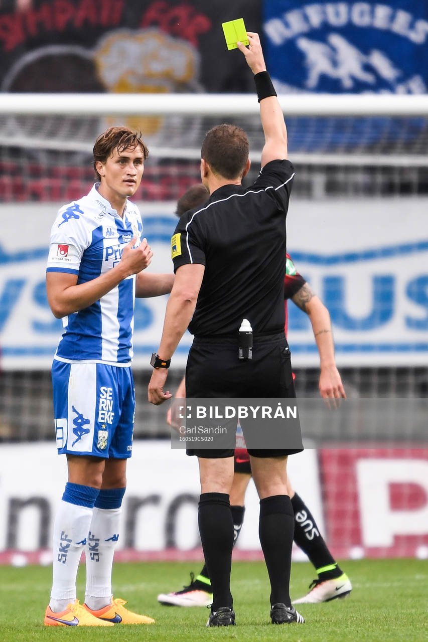 IFK Göteborgs Thomas Rogne får gult kort