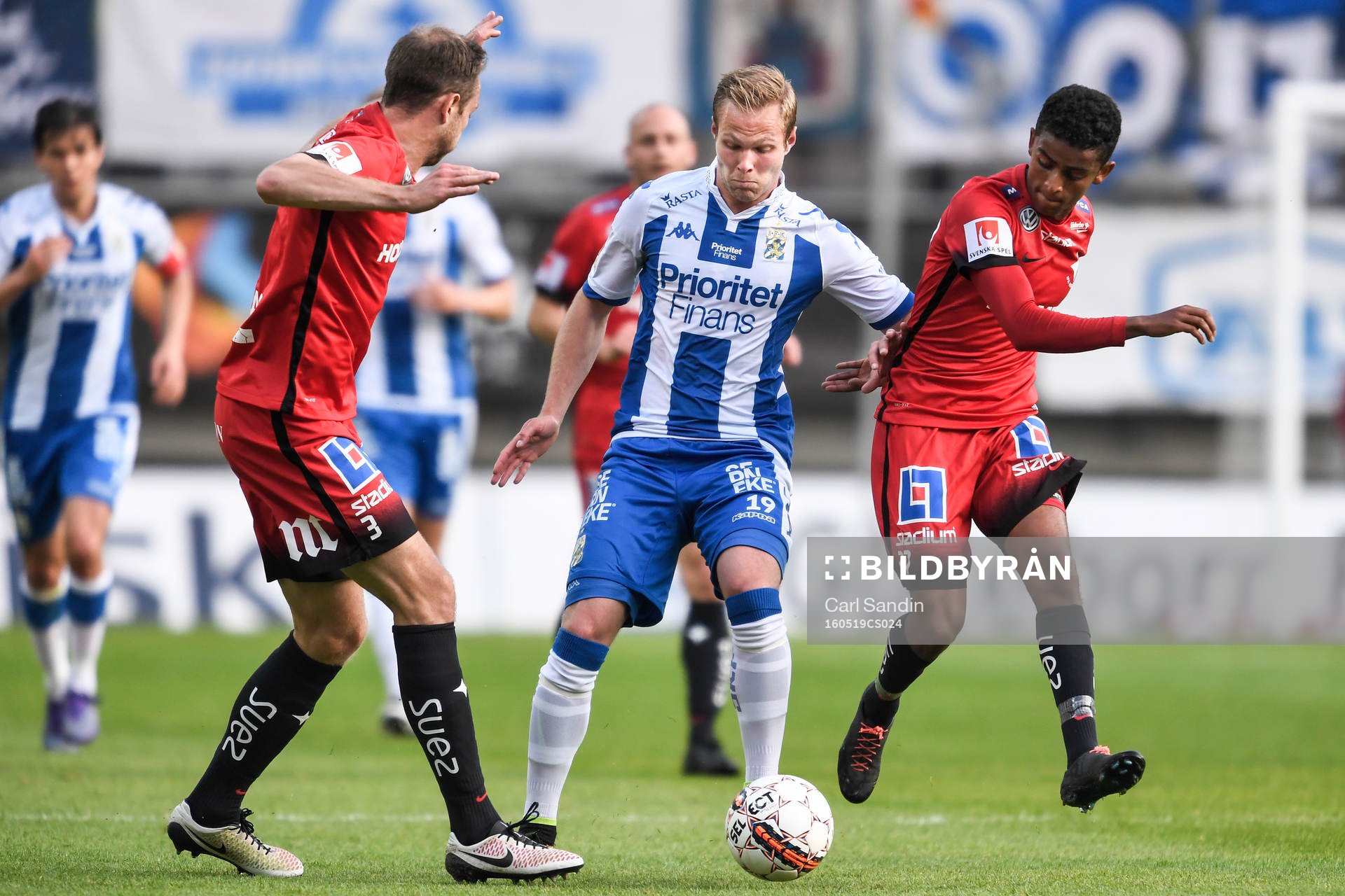 Norrköpings Jón Guðni Fjóluson och Tesfaldet Tekie mot