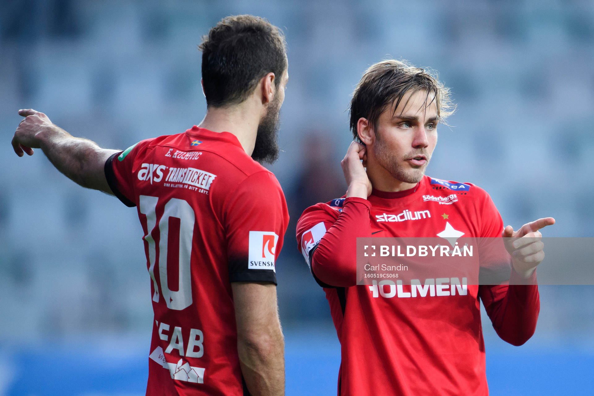 Norrköpings Emir Kujovic och Christoffer Nyman pratar med