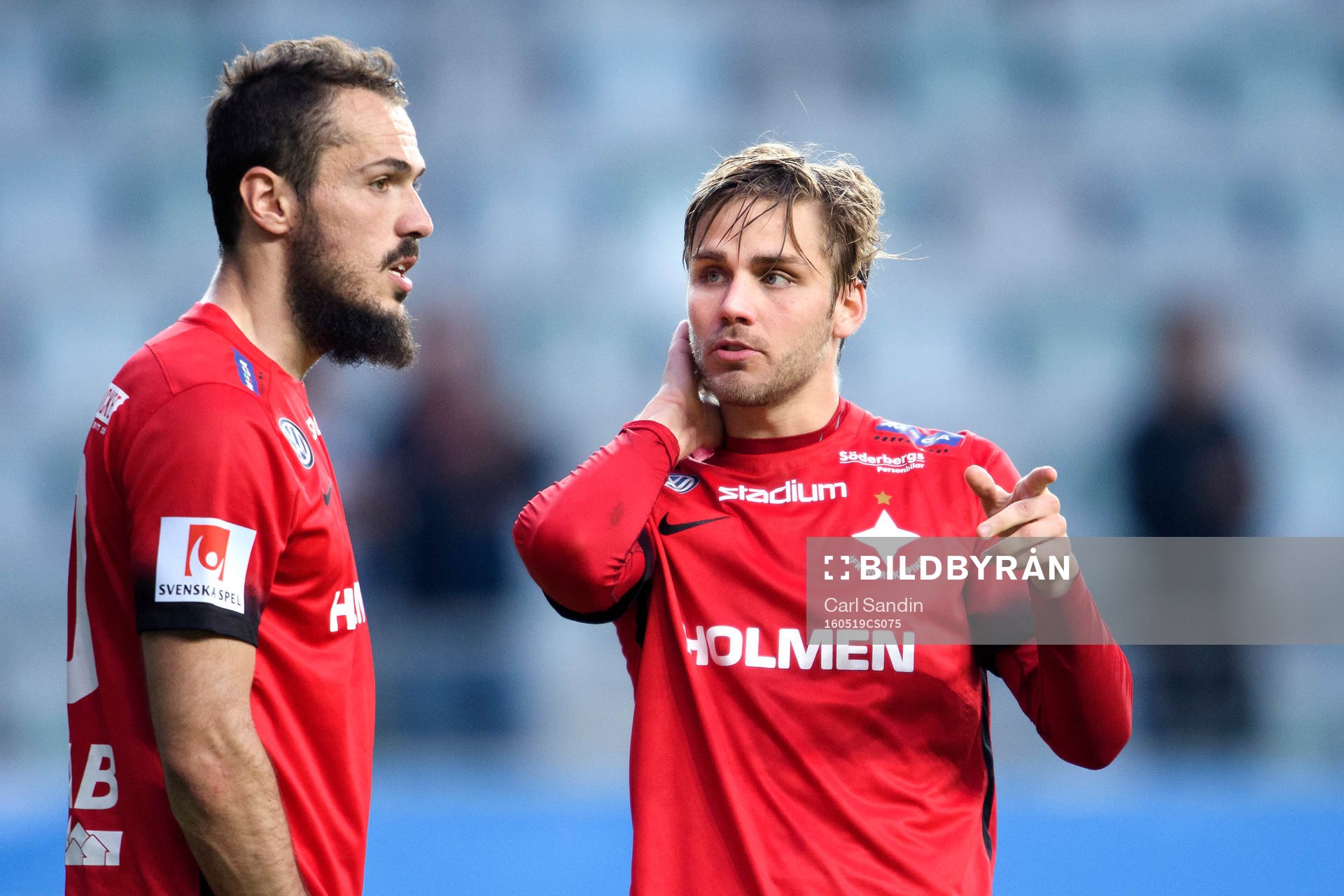 Norrköpings Emir Kujovic och Christoffer Nyman pratar med